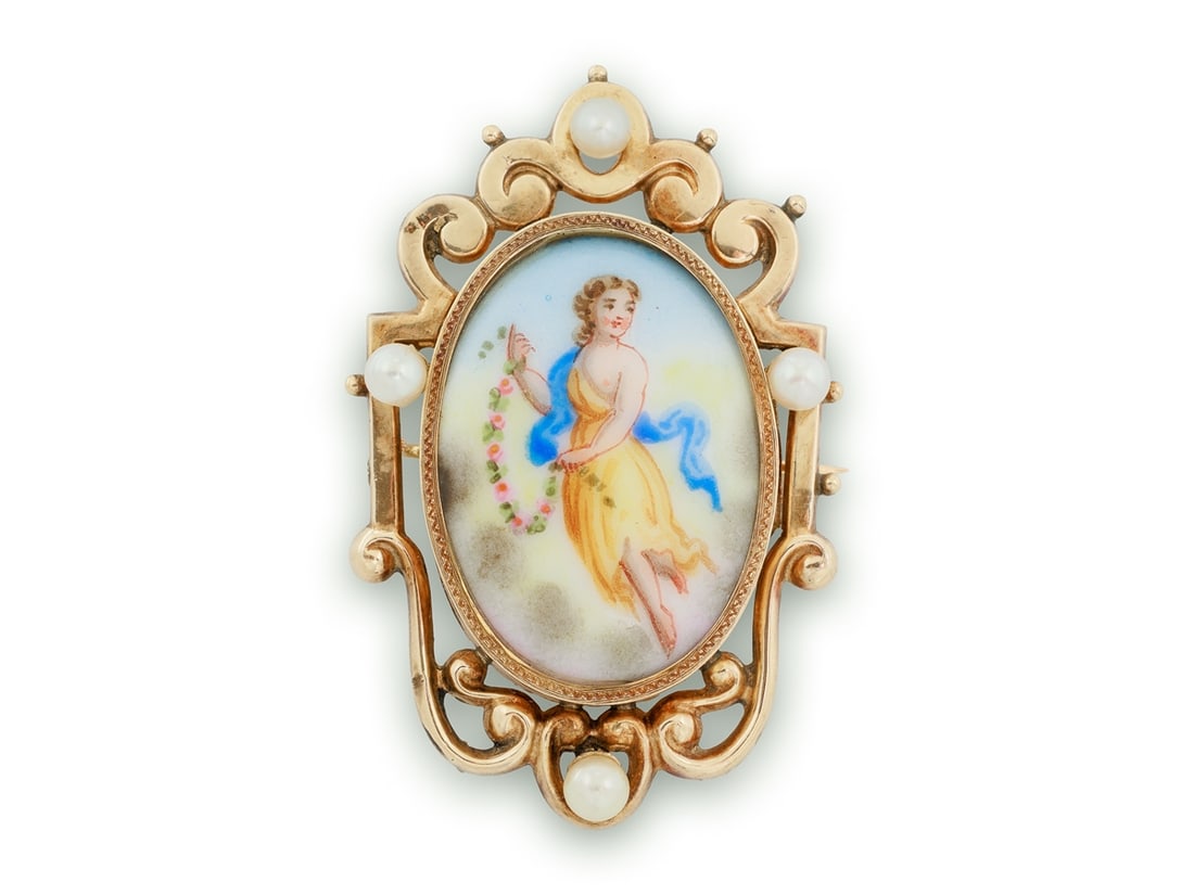 Antique brooch made of 585 foam gold, with a porcelain image and pearls: Antique brooch made of 585 foam gold, with a porcelain image and pearls Antique brooch made of foam gold, not hallmarked, gold tested for 585. The brooch, which has a glazed opening compartment on the