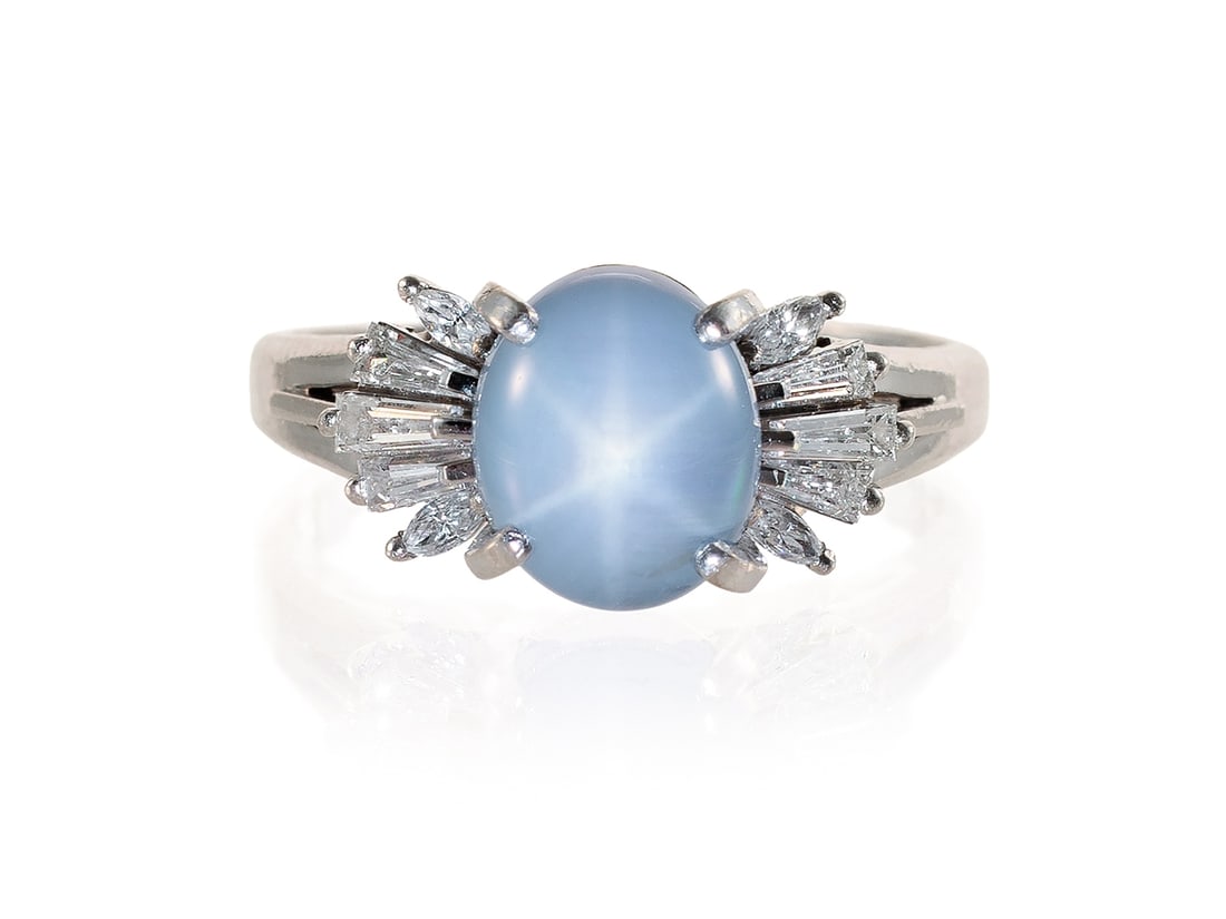 Elegant platinum ring with star sapphire and diamonds: Elegant platinum ring with star sapphire and diamondsElegant platinum ring, hallmarked PT900 and 3.80 and 0.36. Set in the ring is a light blue star sapphire (8.8 x 6.9 x 5.4 mm) weighing 3.80 carats