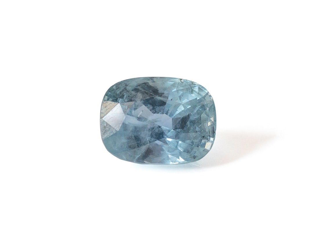 Faceted sapphire, 24.54 carats, Sri Lanka, natural, unheated, with DSEF gemstone report: Faceted sapphire, 24.54 carats, Sri Lanka, natural, unheated, with DSEF gemstone reportLarge, faceted, natural sapphire weighing 24.54 carats, measuring 17.73 x 13.55 x 11.54 mm, origin Sri Lanka (Cey