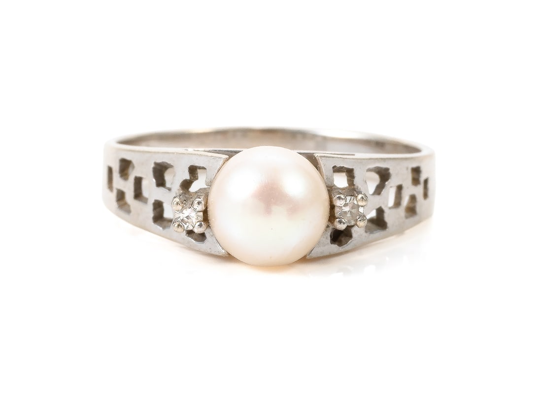 Ring made of 585 white gold, with cultured pearl and diamonds (1 of 4)
