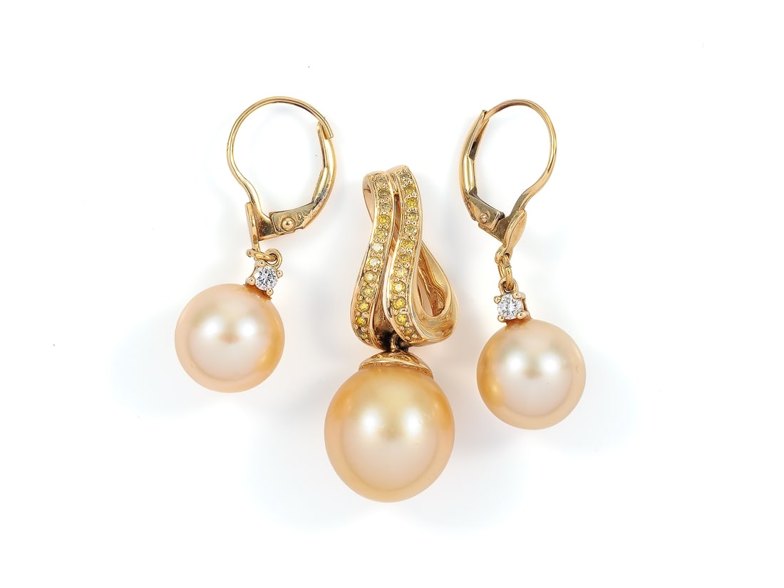Yellow gold pendant and earrings with South Sea cultured pearls and diamonds (1 of 6)