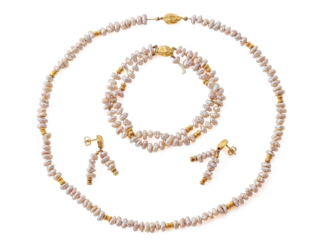 Set comprising necklace, bracelet and stud earrings made from freshwater cultured pearls with 585 (1 of 8)