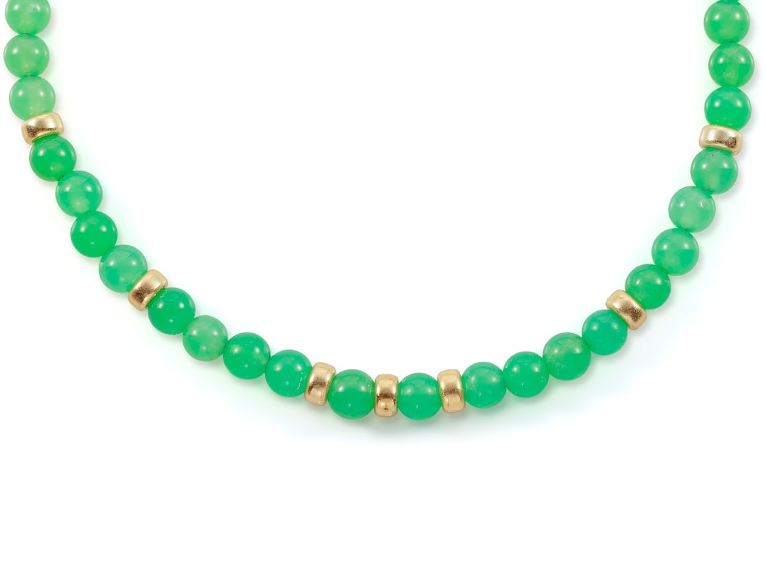 Chrysoprase necklace with 585 yellow gold clasp and rondelles: Chrysoprase necklace with 585 yellow gold clasp and rondellesDiscreet, 42 cm long necklace made of 72 chrysoprase beads with a diameter of 5.5 mm, with a clasp and 15 rondelles (5.0 x 2.8 mm) made of