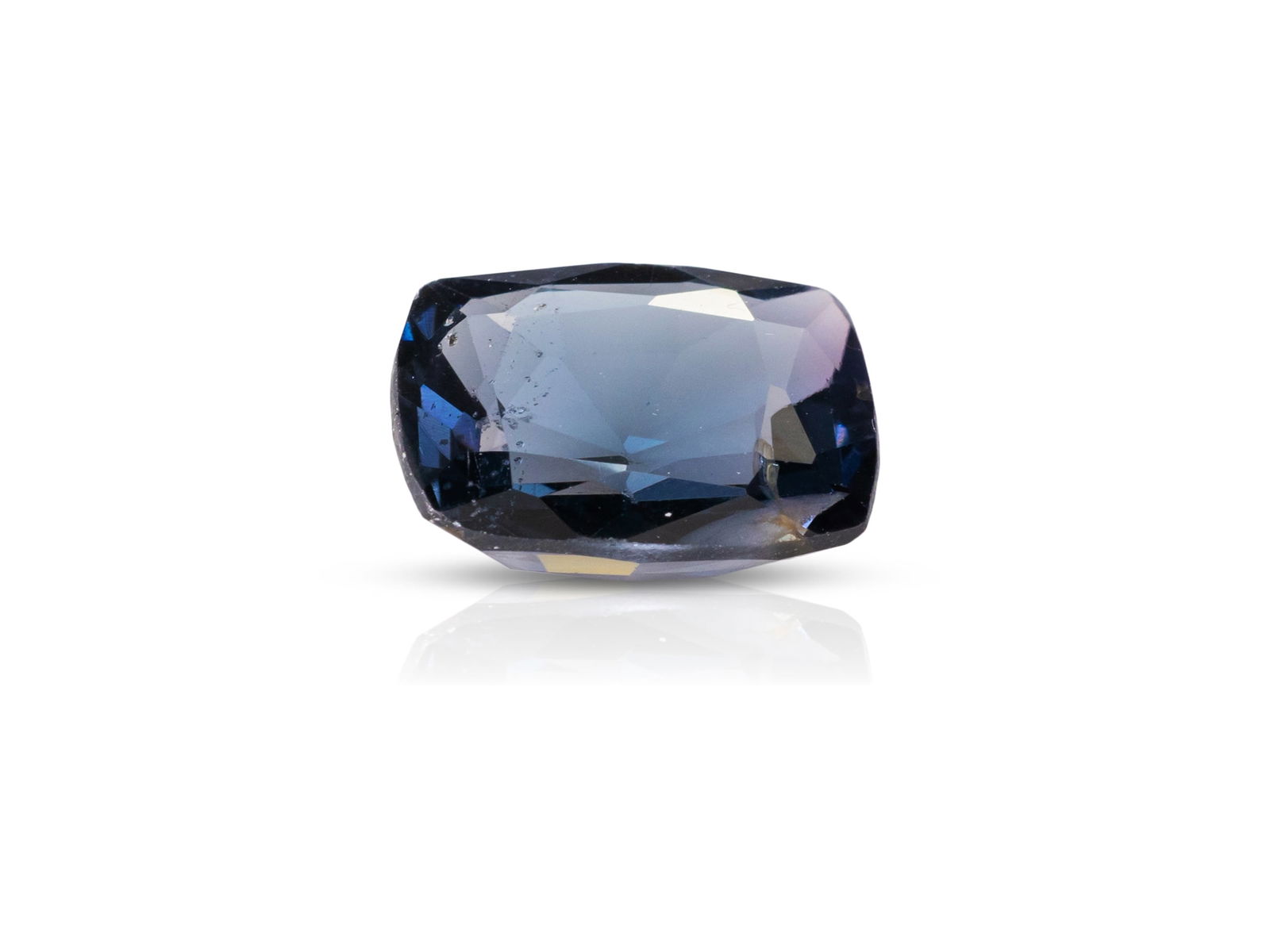 Dark blue spinel weighing 4.56 carats: Dark blue spinel weighing 4.56 caratsDark blue antique faceted spinel, 11.45 x 8.49 x 5.12 mm, weight 4.56 carats.