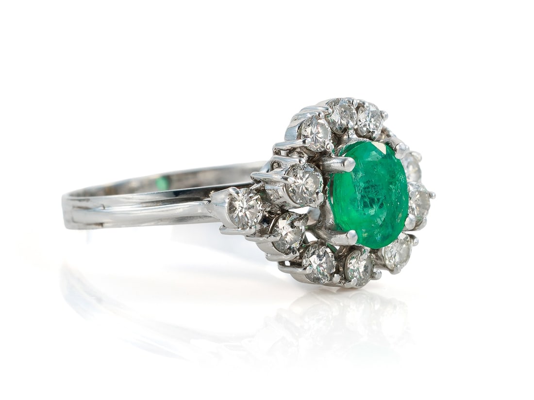 Classic emerald and brilliant-cut diamond ring in 585 white gold: Classic emerald and brilliant-cut diamond ring in 585 white goldClassic ring in 585 white gold. Set in the ring is an emerald (6.9 x 5.7 x 3.4 mm) weighing approximately 0.75 carats and 12 brilliant-c