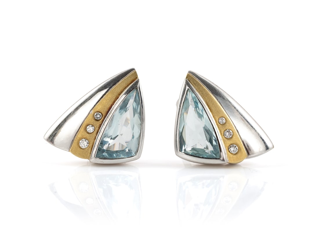 Clip-on stud earrings made of 585 white gold and yellow gold, with aquamarine and brilliant-cut: Clip-on stud earrings made of 585 white gold and yellow gold, with aquamarine and brilliant-cut diamondsModern clip-on stud earrings made of white and yellow gold, hallmarked 585, maker's mark