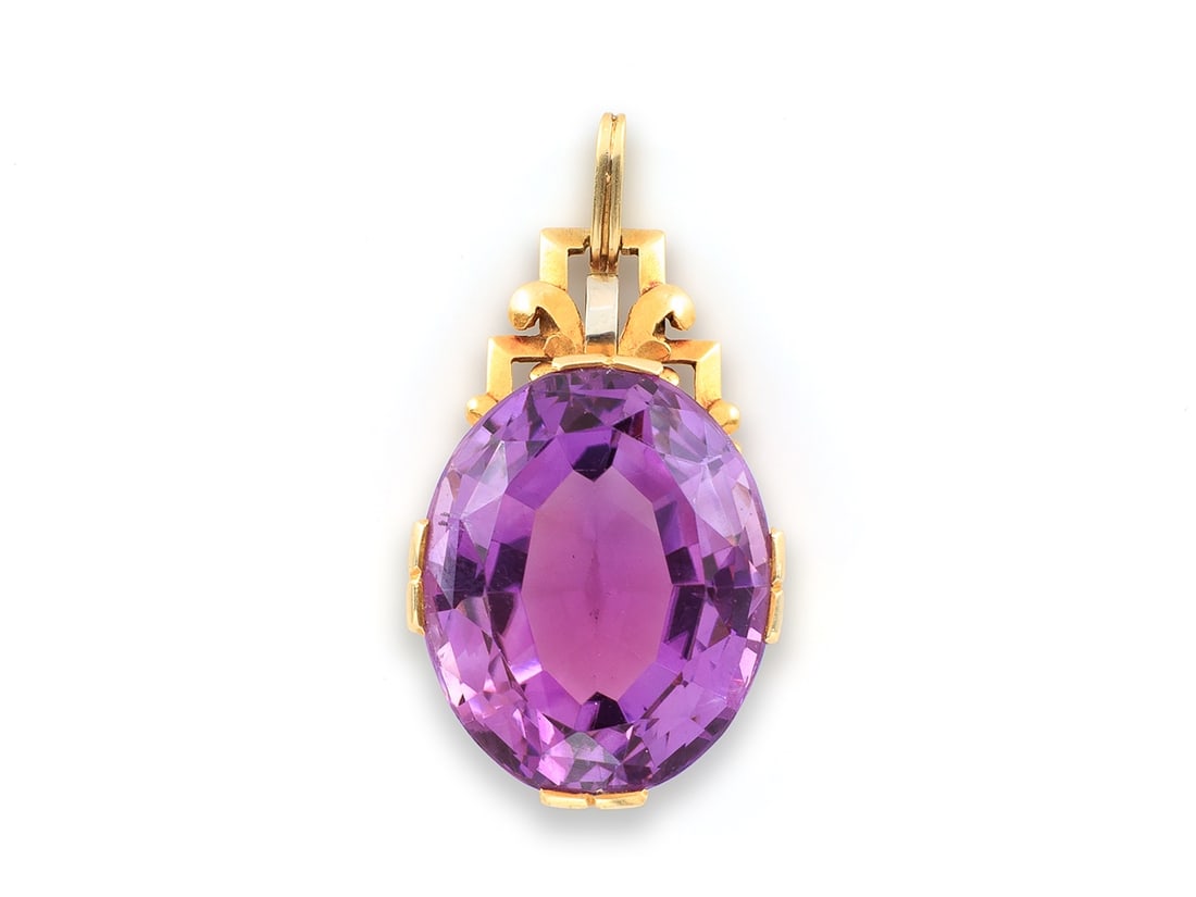 Large amethyst pendant in yellow and white gold: Large amethyst pendant in yellow and white goldLarge pendant in yellow and white gold, not hallmarked, gold fineness tested at 585. Set in the pendant is a finely coloured, oval, faceted amethyst (app
