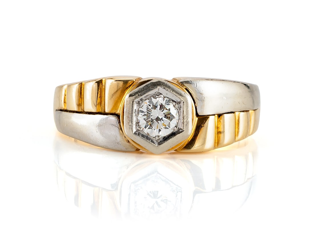 Large amethyst pendant in yellow and white gold: Large amethyst pendant in yellow and white goldLarge pendant in yellow and white gold, not hallmarked, gold fineness tested at 585. Set in the pendant is a finely coloured, oval, faceted amethyst (app