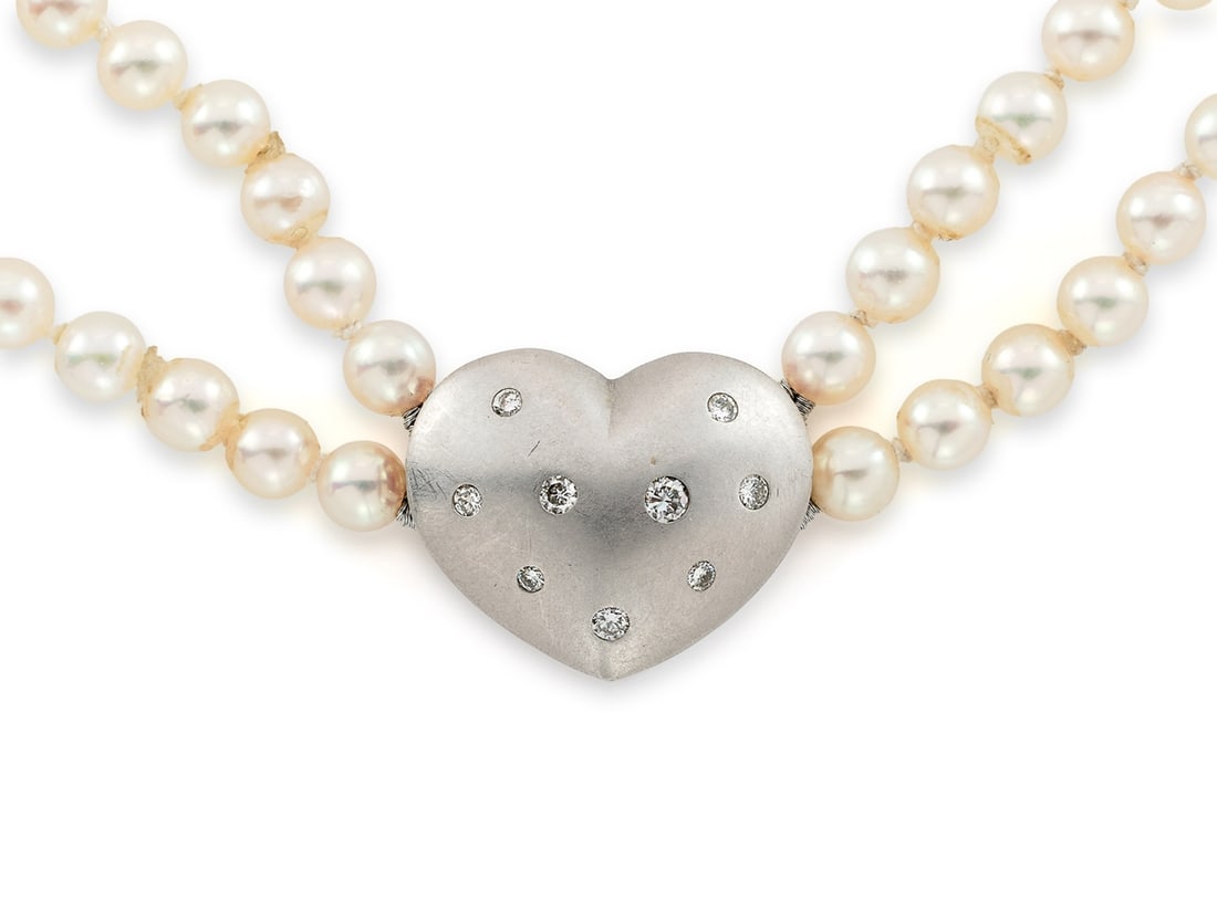 Double-strand Akoya cultured pearl necklace with 585 white gold diamond heart clasp: Double-strand Akoya cultured pearl necklace with 585 white gold diamond heart claspDouble-strand necklace made from 96 and 86 high-quality Akoya cultured pearls measuring approximately 4.0-4.4 mm in d