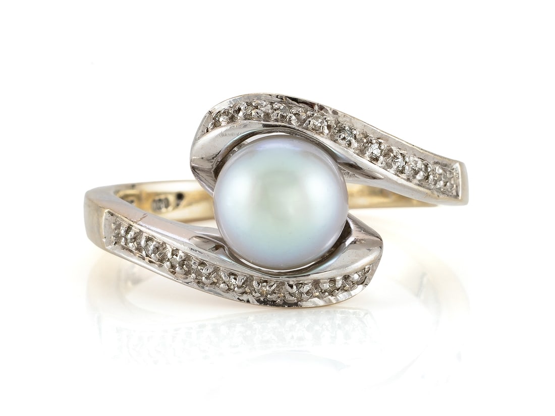 Akoya cultured pearl ring in 585 white gold with 18 diamonds (1 of 4)