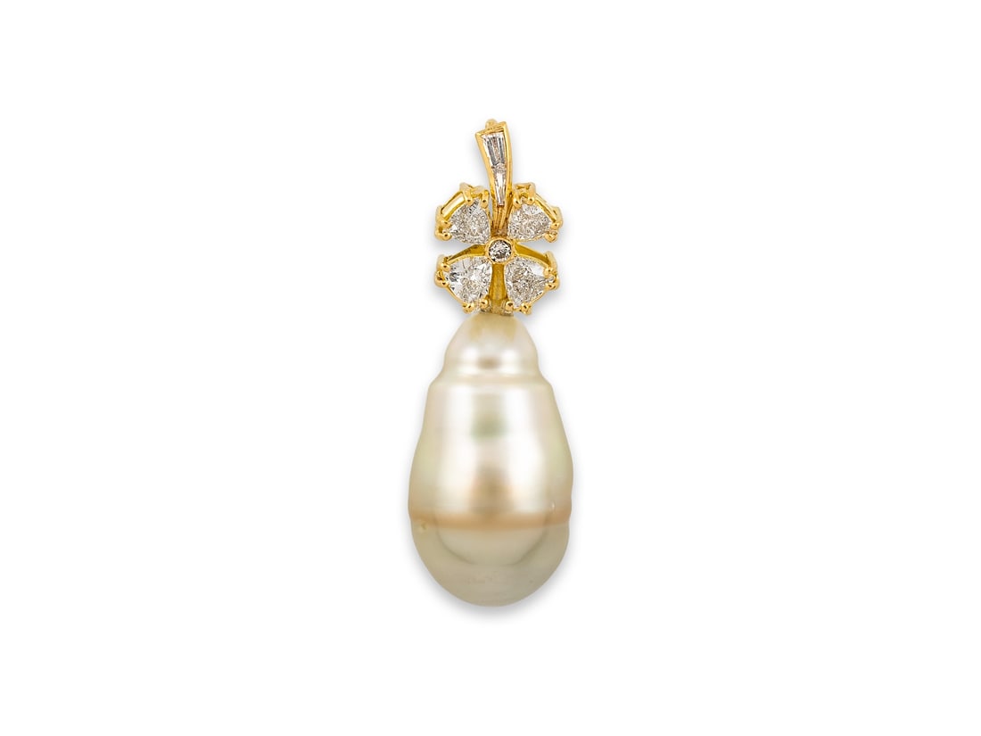 South Sea cultured pearl pendant in 750 yellow gold, with diamonds (1 of 4)