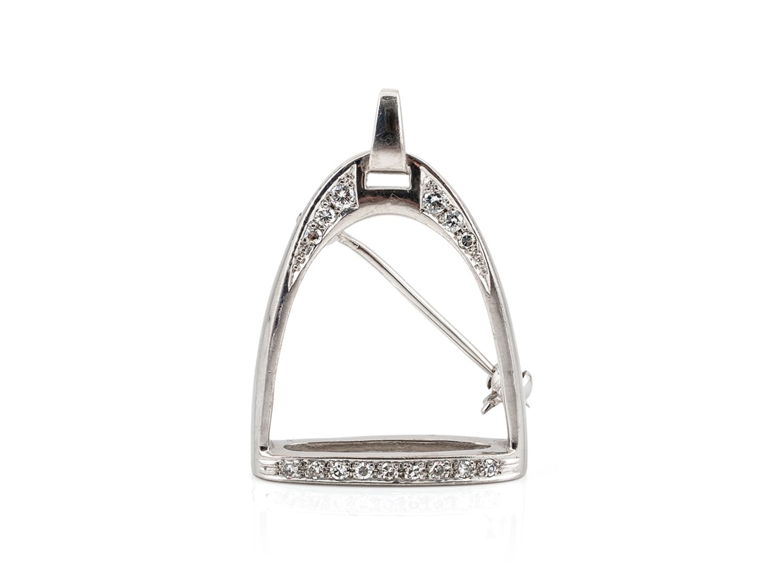 Stirrup brooch in 750 white gold, with diamonds, Victor Mayer Pforzheim: Stirrup brooch in 750 white gold, with diamonds, Victor Mayer PforzheimBrooch in the shape of a stirrup in 750 white gold, Fabergé Manufactory Victor Mayer Pforzheim, with somewhat indistinct hal