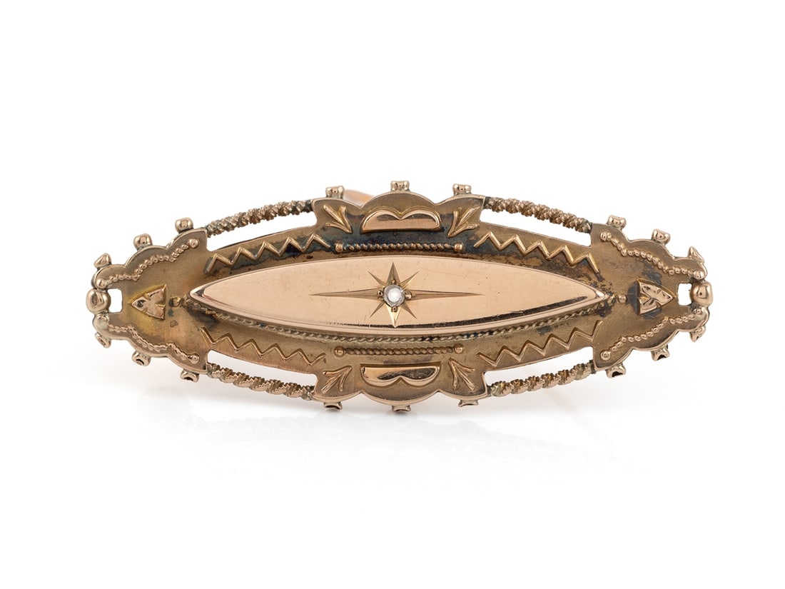 Antique English brooch made of 375 red gold with diamond rose: Antique English brooch made of 375 red gold with diamond roseAntique brooch made of 375 red gold with small diamond rose, English hallmarks, made in Chester in 1902. Used condition, newer ball hook cl