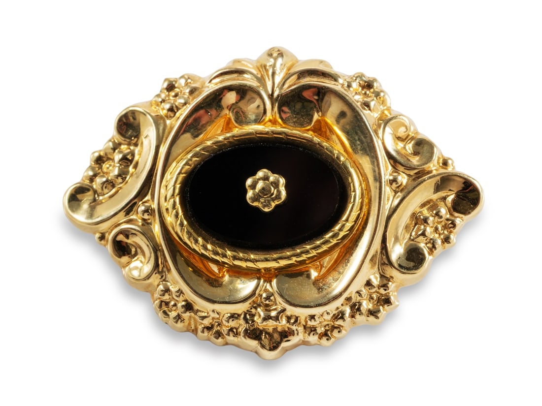 Elegant brooch in 14k yellow gold with onyx (1 of 5)