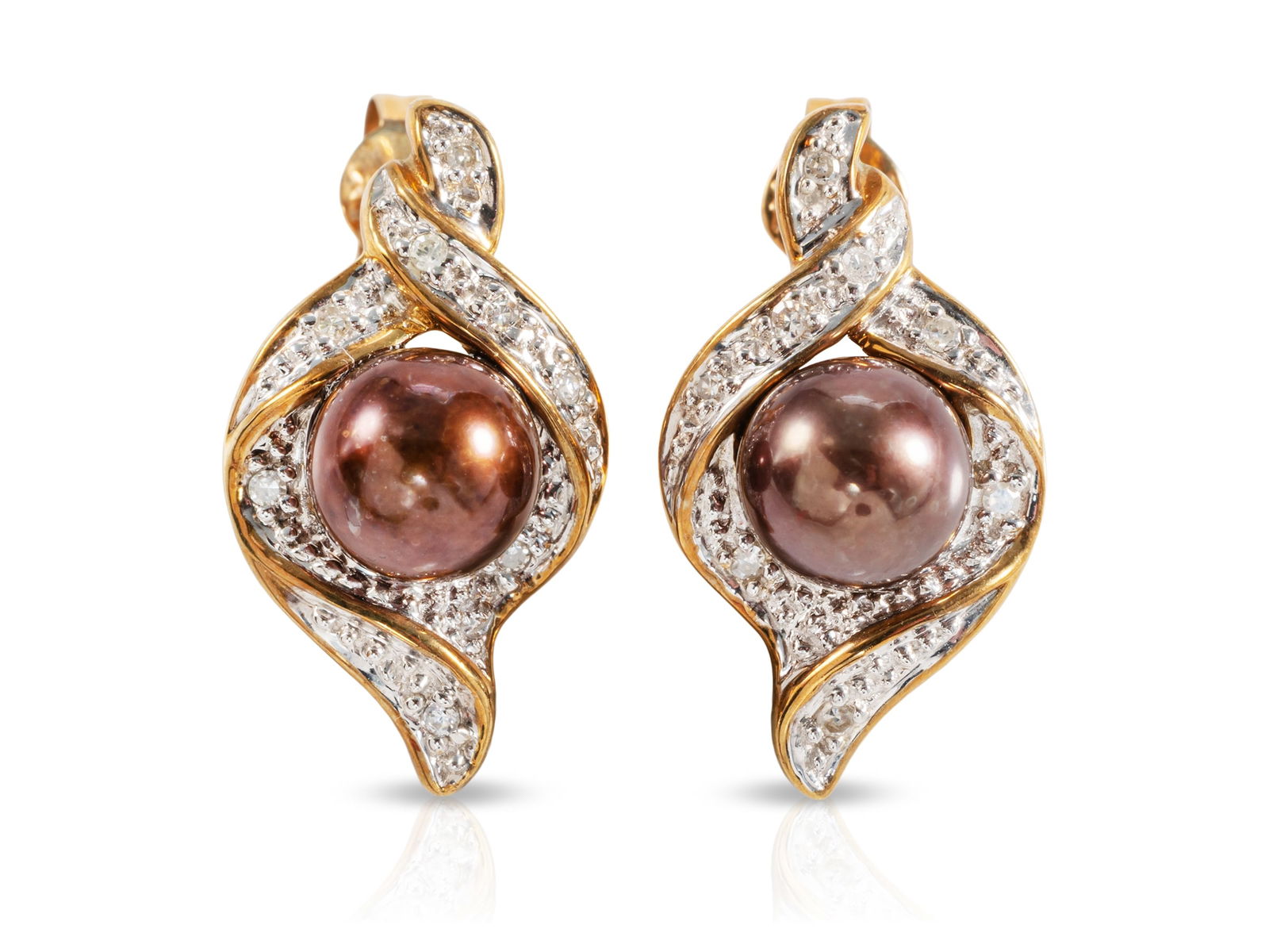 Cultured Pearl and Diamond Stud Earrings in 333 Yellow Gold: Cultured Pearl and Diamond Stud Earrings in 333 Yellow GoldStud earrings in partially rhodium-plated yellow gold, hallmarked 333. Each earring features two brown cultured pearls (6.7 mm) and a total o