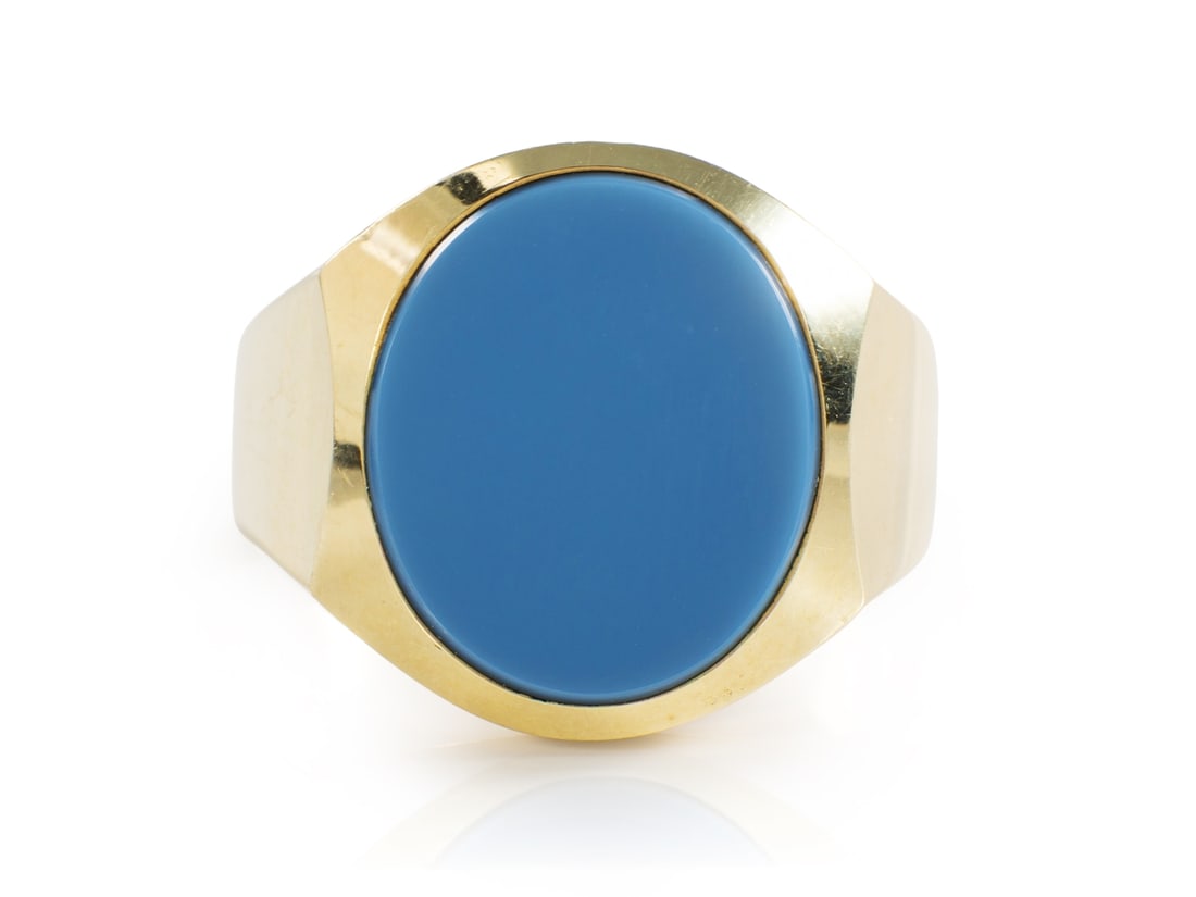 Classic men's ring in 585 yellow gold with layered agate: Classic men's ring in 585 yellow gold with layered agateMen's ring in yellow gold, hallmarked 585. Set in the ring is an oval layered agate (blue/black) measuring approximately 16 x 13.8 mm. Like new