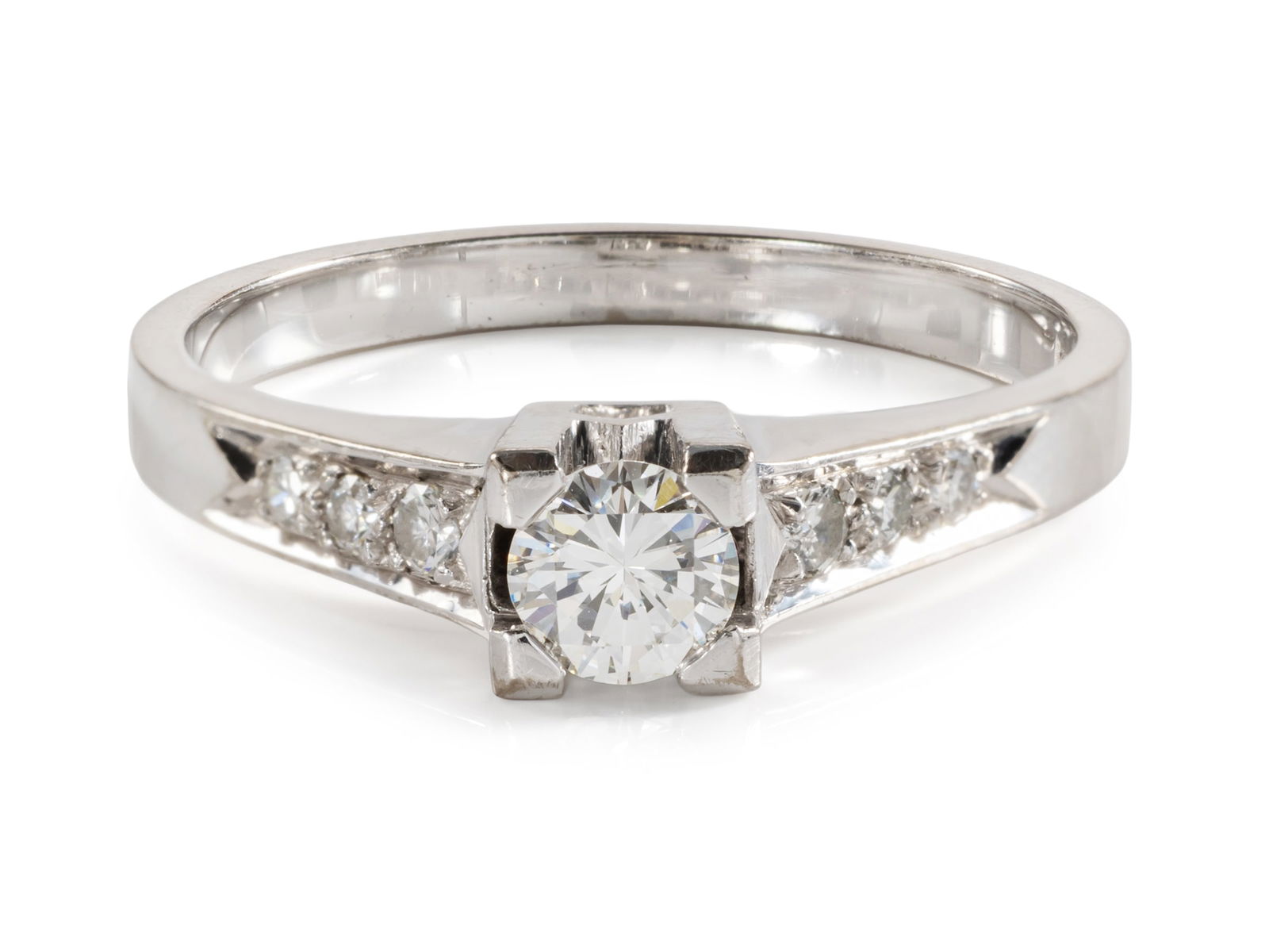 Distinctive ring made of 585 white gold, with 7 brilliant-cut diamonds (1 of 4)