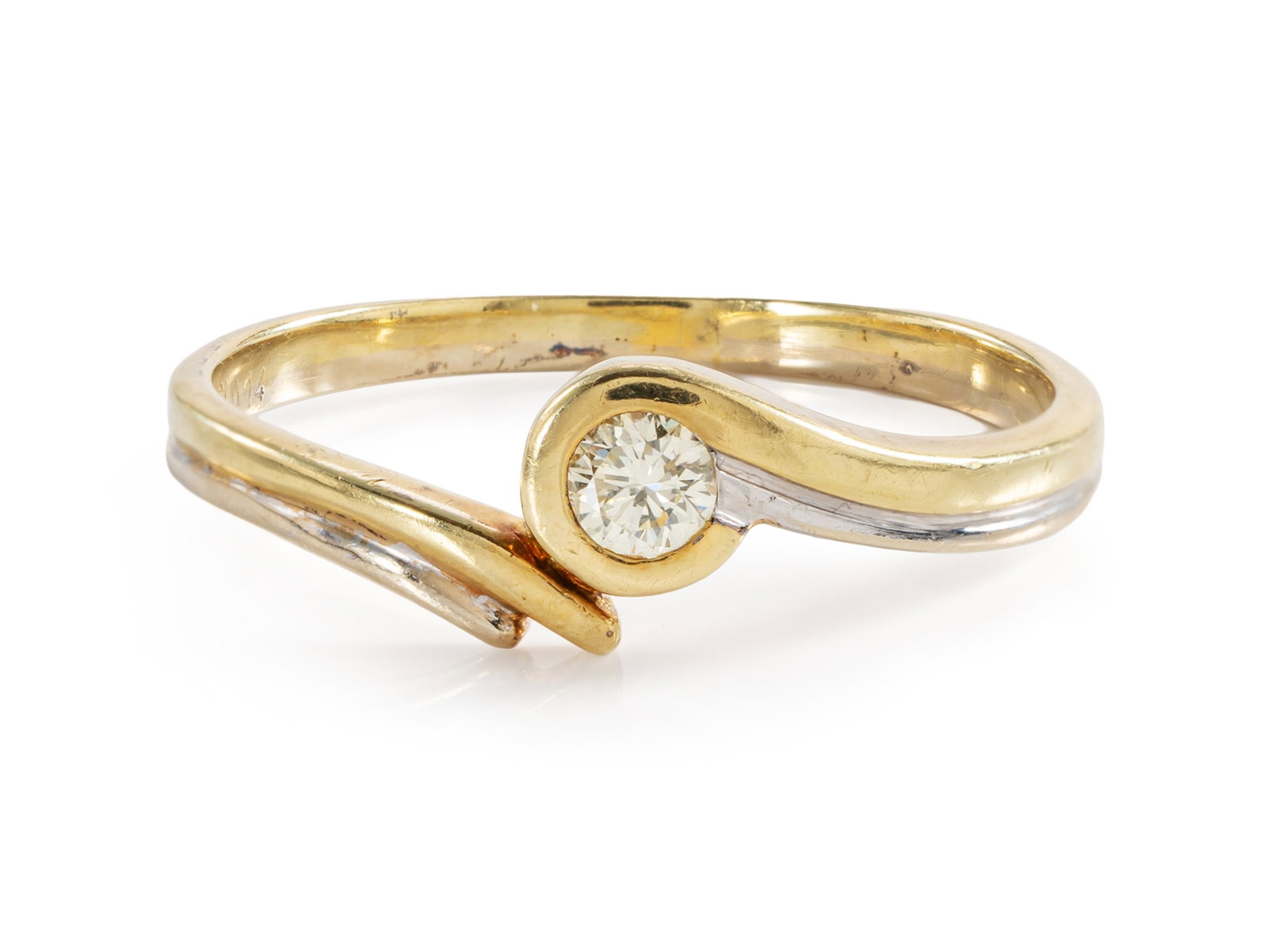 Discreet diamond ring in 585 yellow gold (1 of 4)