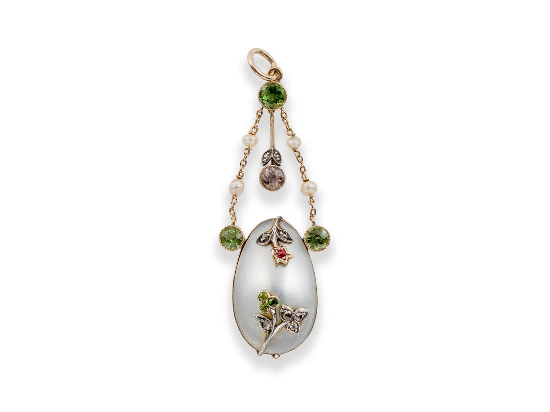 Antique gold pendant with mother-of-pearl, coloured stones, pearls and diamonds: Antique gold pendant with mother-of-pearl, coloured stones, pearls and diamondsAntique yellow gold pendant, not hallmarked, fineness tested at 375. The pendant features mother-of-pearl, three green to