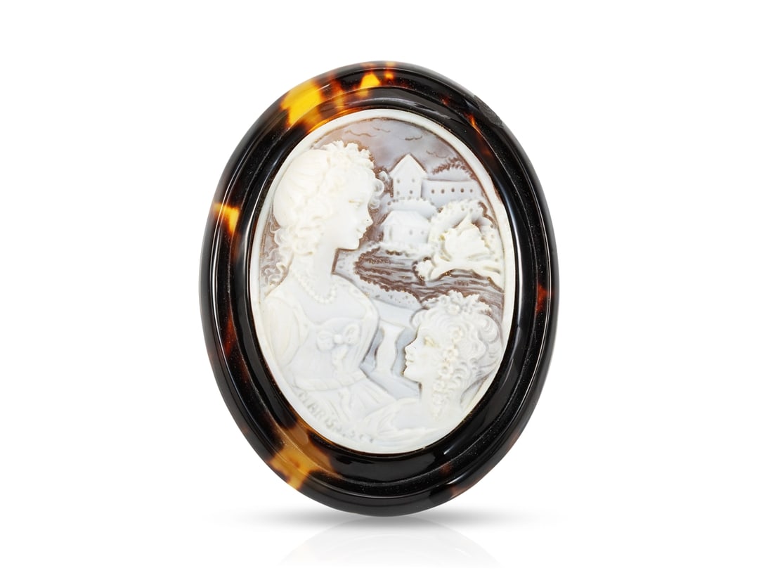 Large Horn Pendant Brooch with Shell Cameo: Large Horn Pendant Brooch with Shell CameoLarge, unusual horn pendant brooch with a finely engraved shell cameo (signed Marisa), gilt-plated oxidized bail, hallmarked Silver, good condition, dimension