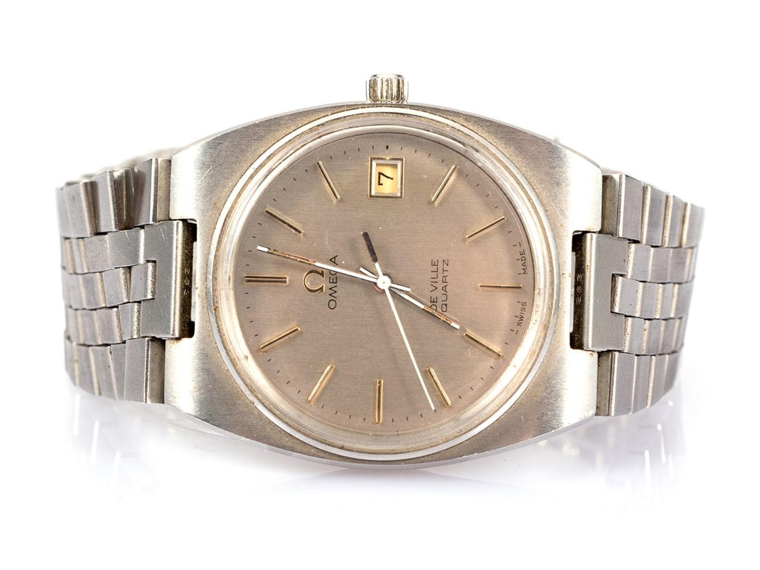 Omega vintage men's wristwatch De ville quartz, steel, around 1980: Omega vintage men's wristwatch De ville quartz, steel, around 1980Omega Seamaster De Ville, steel, case approx. 40 x 34 mm (without crown), silver dial, applied hour indices and date display. Plexigla