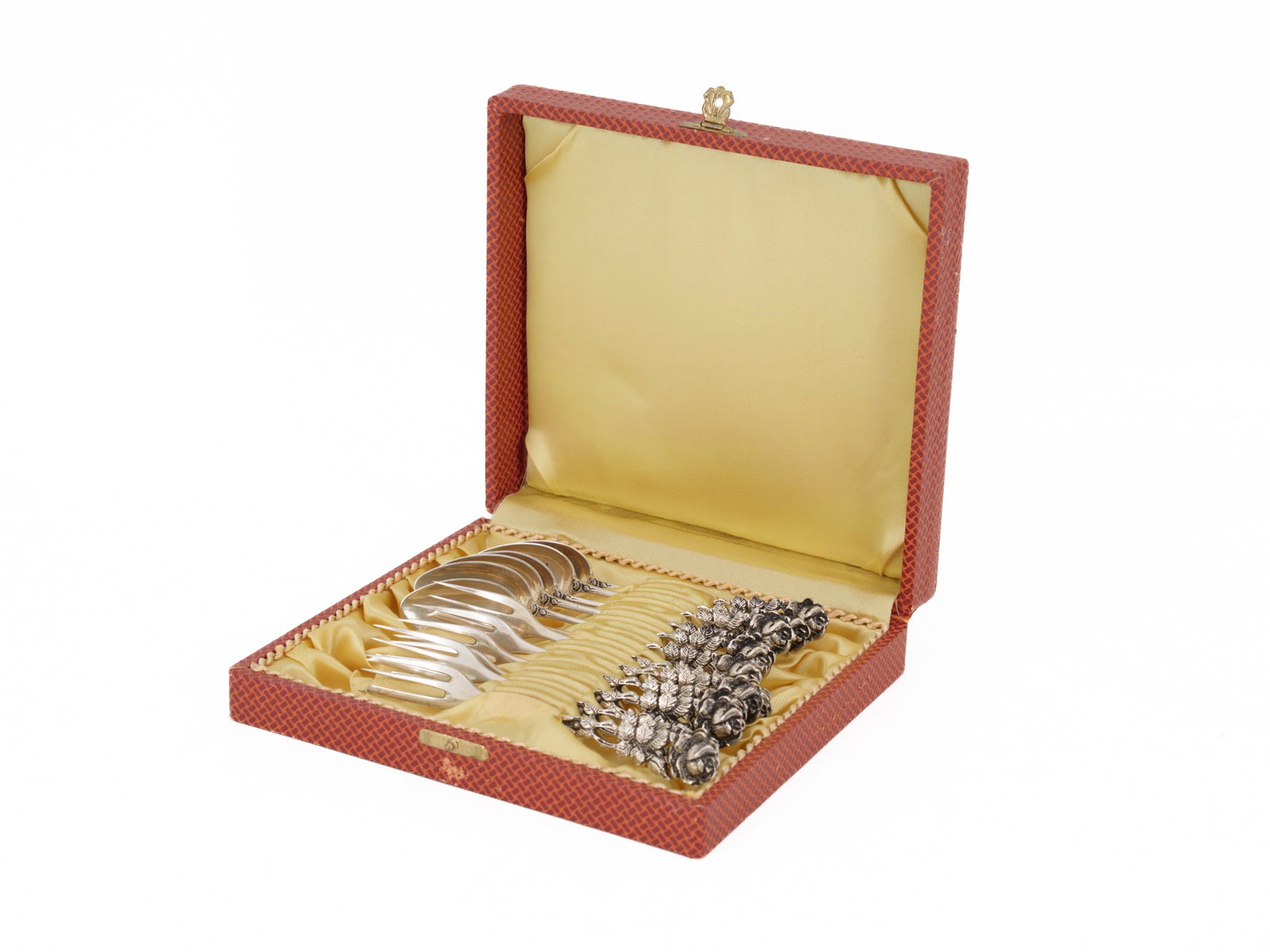 12-piece cutlery set in 800 silver, in original case: 12-piece cutlery set in 800 silver, in original case12-piece cutlery set in 800 silver in original case, circa 1900. Consisting of six cake forks and six coffee spoons, each with floral decoration in