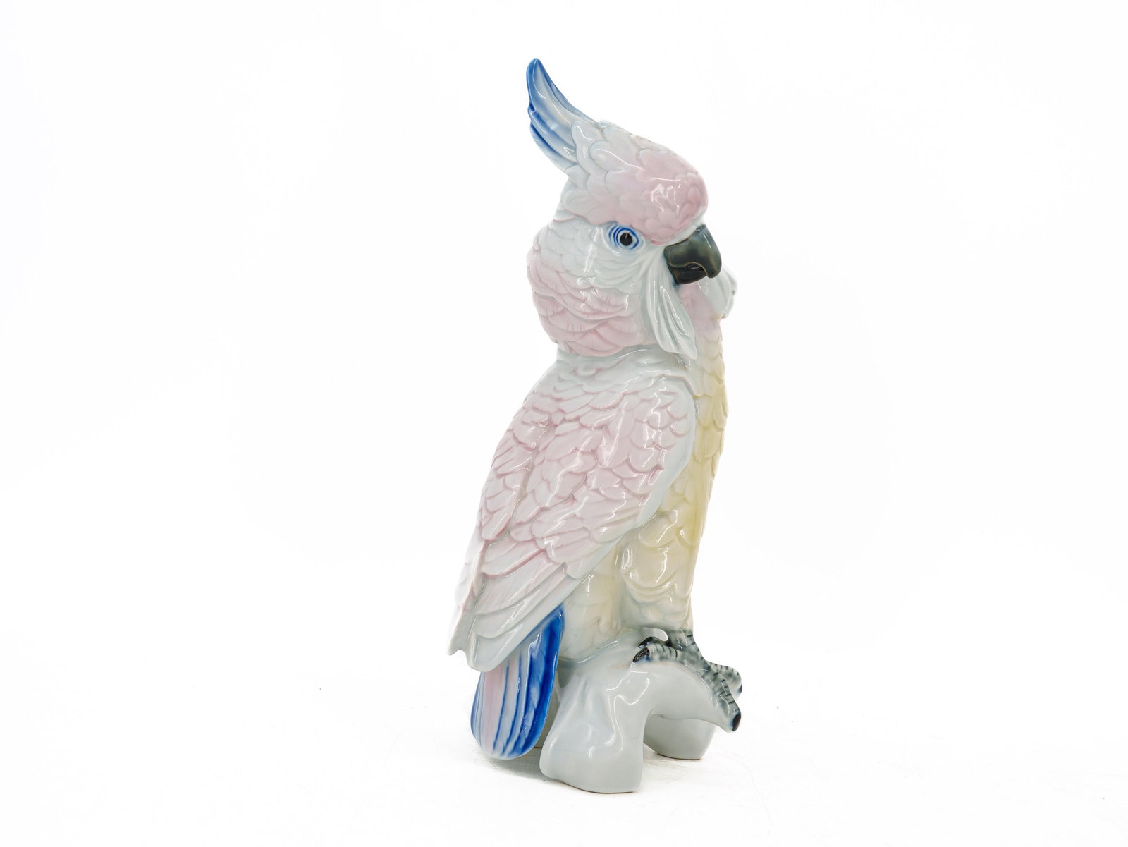Cockatoo on a branch, Karl Ens, Volkstedt, after 1945: Cockatoo on a branch, Karl Ens, Volkstedt, after 1945Porcelain sculpture "Cockatoo on a branch" from the Karl Ens factory. Model number: 7524. Height: approx. 28 cm. Polychrome painted in underglaze c