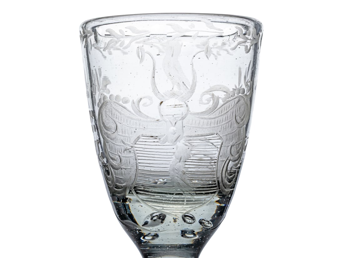 Baroque coat of arms glass, early 18th century: Baroque coat of arms glass, early 18th centuryBaroque goblet with coat of arms engraving. Bell-shaped bowl, engraved with a coat of arms and a bird perched on top of it. Rim decorated with engraved te