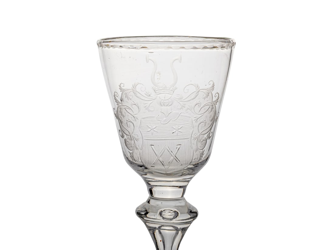 Baroque chalice glass with coat of arms, mid-18th century: Baroque chalice glass with coat of arms, mid-18th centuryBaroque chalice glass with finely engraved bell-shaped bowl. Central coat of arms with monogram ‘XX’. The rim is engraved all aroun