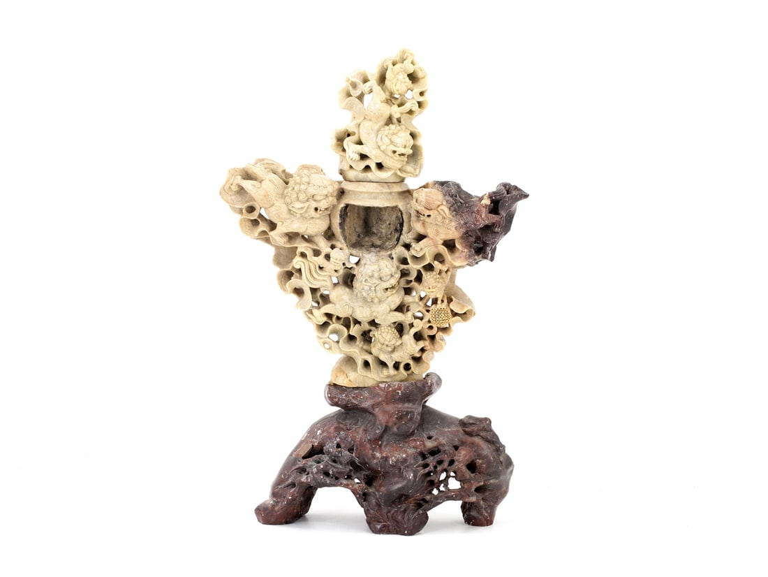 Impressive Chinese sculpture in very heavy execution, 1st half of the 20th century. (1 of 5)