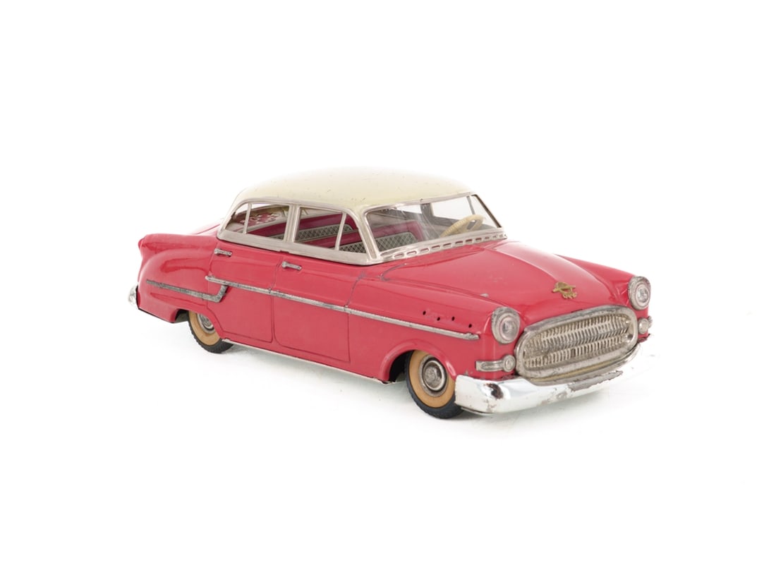 Opel Kapitän 400 tin car, Gama: Opel Kapitän 400 tin car, GamaGama Opel Kapitän 400, manufactured in West Germany. Length: approx. 25 cm. Hand-painted in classic red and beige. Partial micro-scratches, friction needs to be