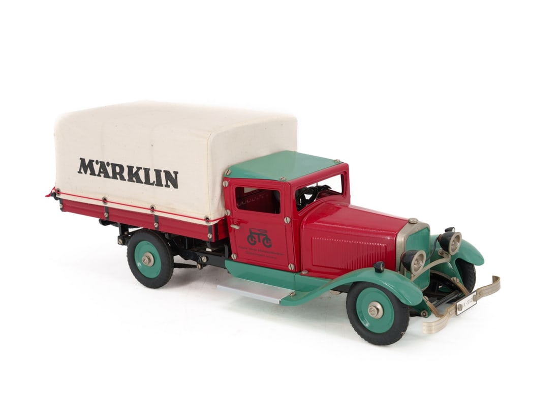Impressive Märklin flatbed truck, large format, 1992: Impressive Märklin flatbed truck, large format, 1992Märklin, flatbed truck, model from the 1930s, replica from the 1990s. Length: approx. 42 cm, sheet metal, heavy-duty design, spring drive