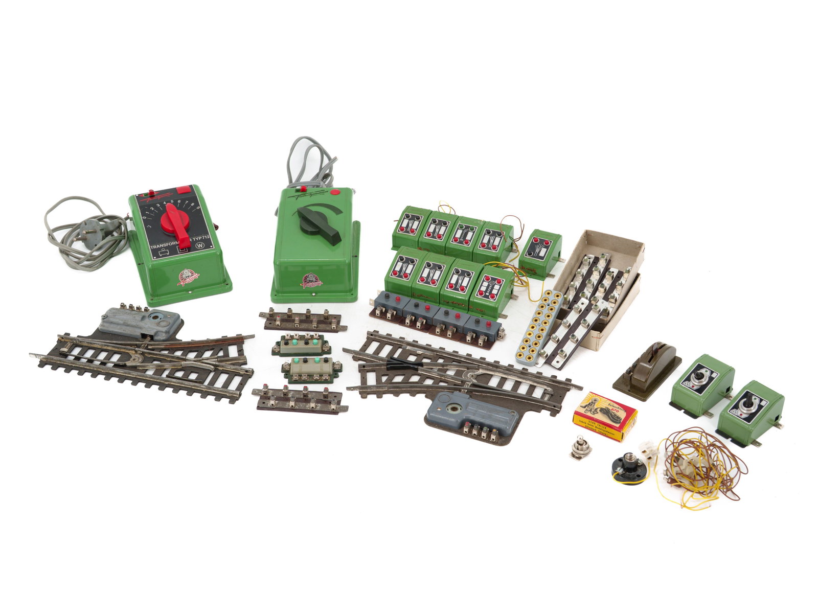 Accessory set, Fleischmann, Germany, circa 1950/60: Accessory set, Fleischmann, Germany, circa 1950/60Extensive accessory set for Fleischmann model railway layouts, partly in original packaging. Includes various control panels, switch strips, toggle sw