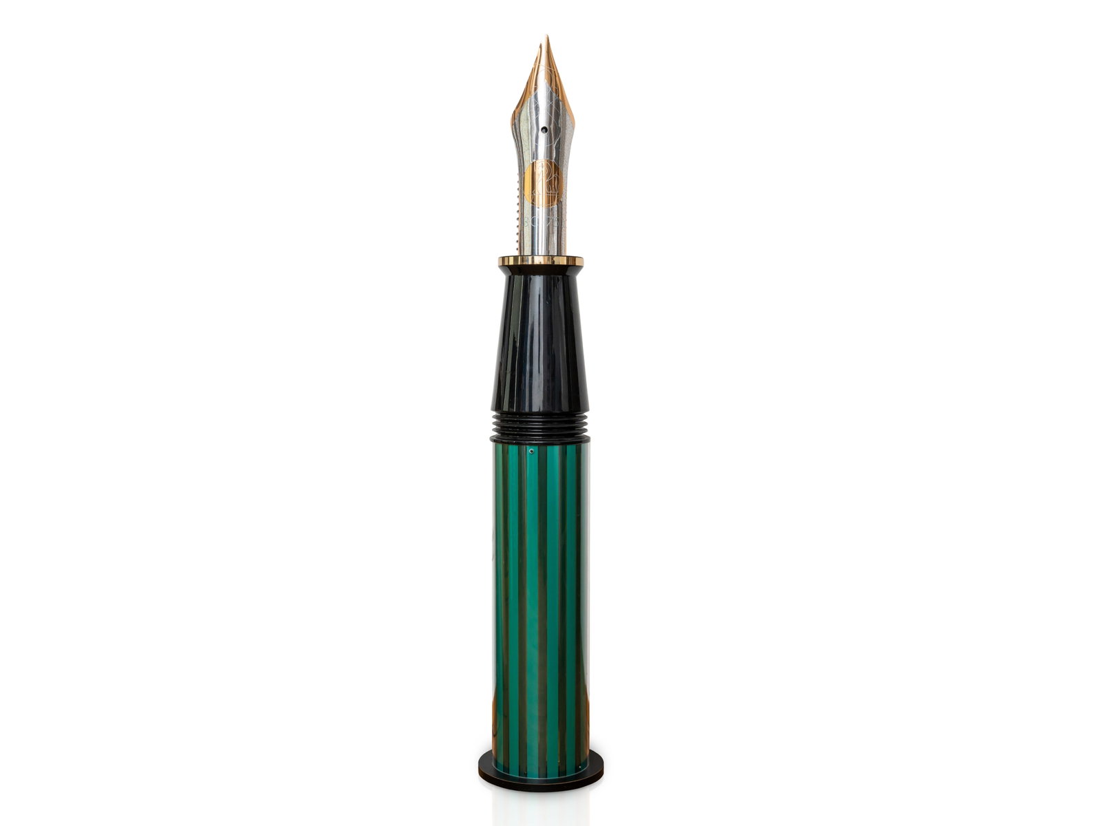 Advertising light, illuminated Pelikan fountain pen sign, Hanover, circa 1980: Advertising light, illuminated Pelikan fountain pen sign, Hanover, circa 1980Illuminated advertising display by Pelikan in the shape of a fountain pen. In very good condition, lamp in working order. W