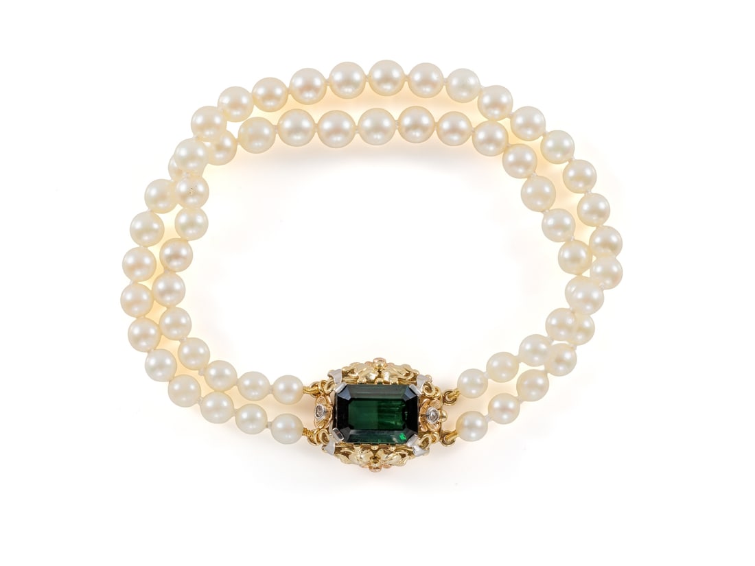 Double-Strand Akoya Cultured Pearl Bracelet with 585 Yellow/White Gold Tourmaline Diamond Clasp: Double-Strand Akoya Cultured Pearl Bracelet with 585 Yellow/White Gold Tourmaline Diamond ClaspDouble-strand bracelet comprising 59 Akoya cultured pearls (4.9 to 6.2 mm) with a modified clasp (20 x 18