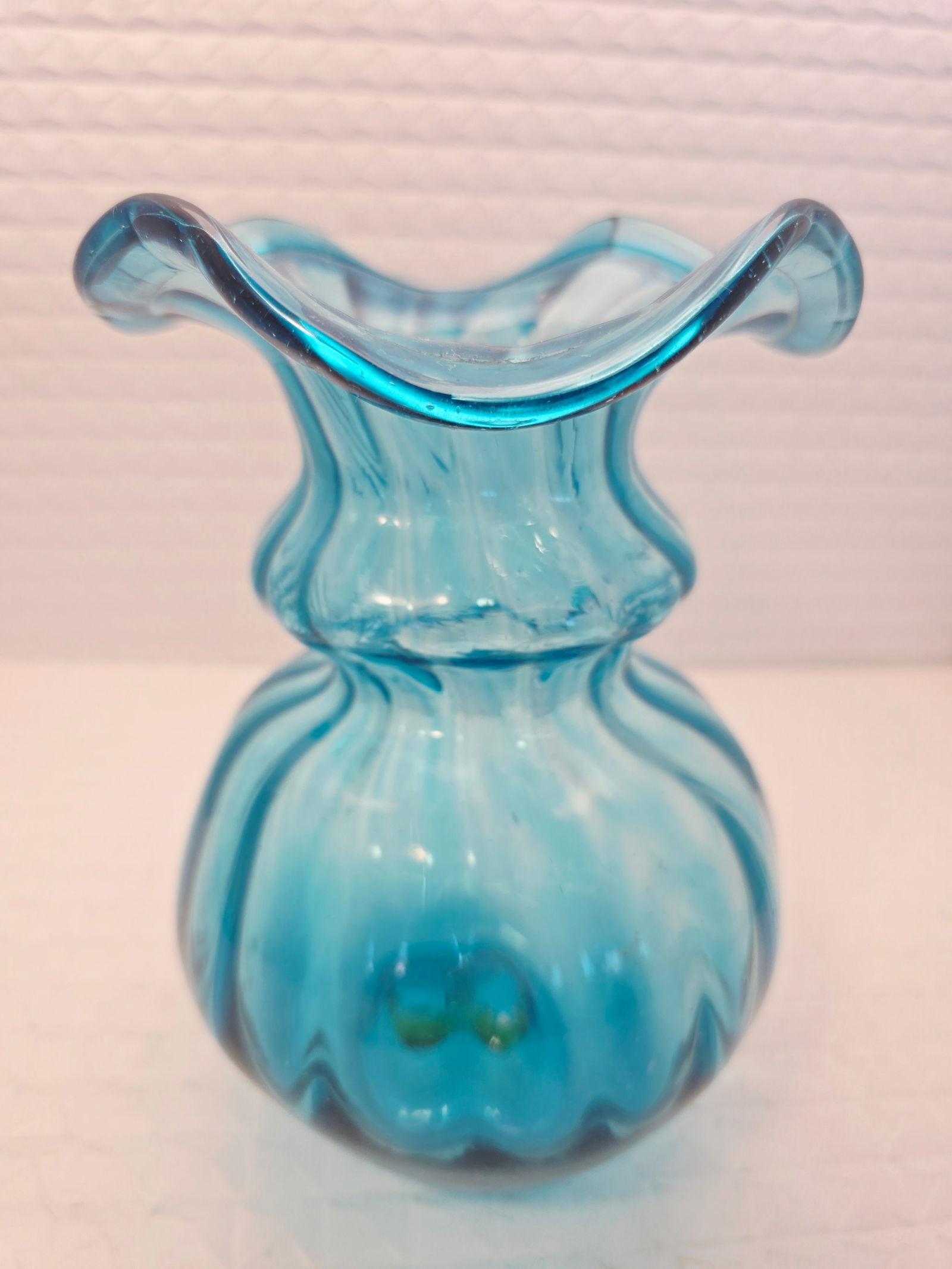 vintage hand-blown art glass vase (1 of 9)
