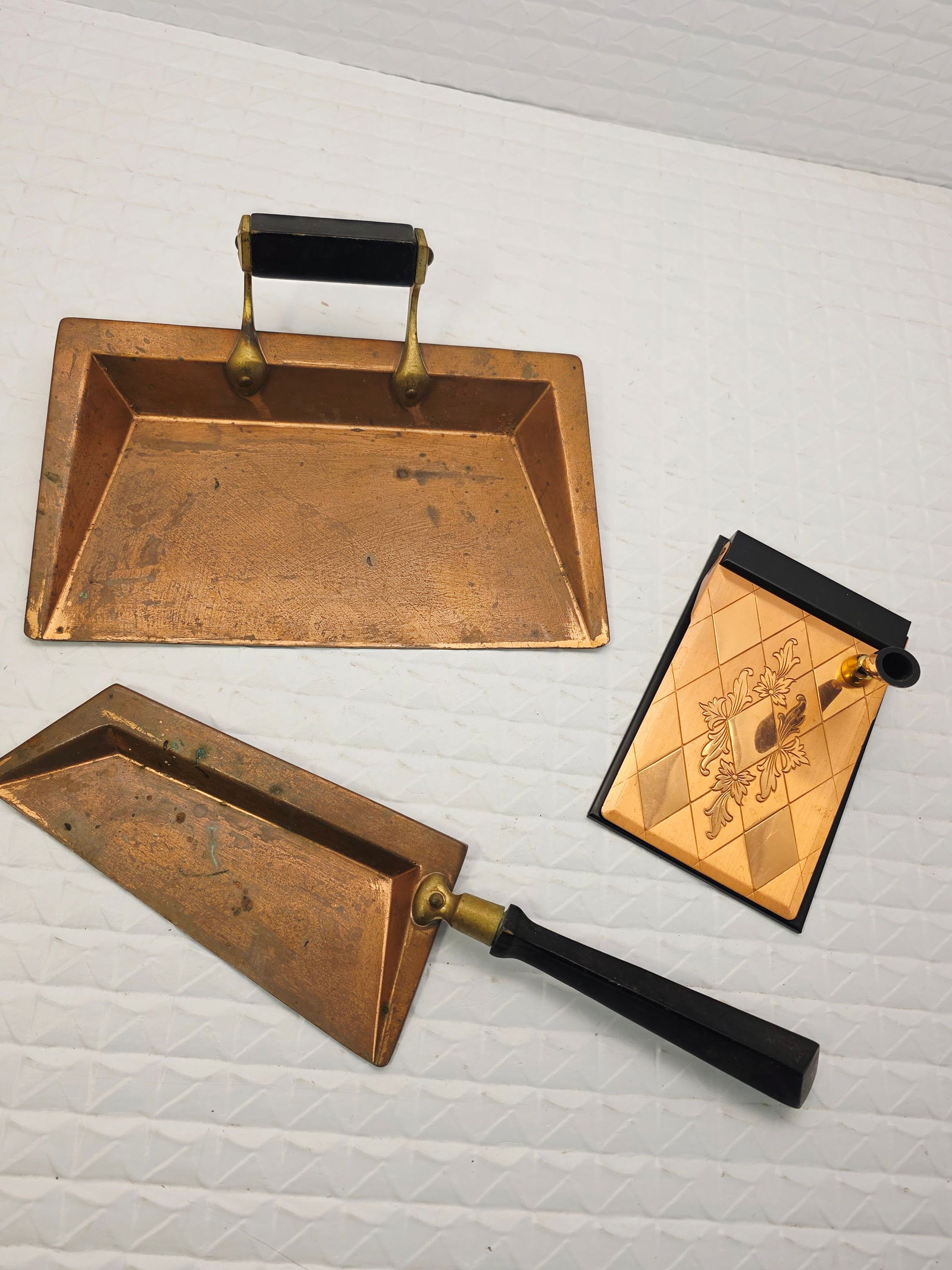 MCM copper and brass table crumb sweeper set by Manning Bowman: vintage copper and brass table crumb sweeper set, likely manufactured by Manning Bowman. Function: Designed as a "silent butler" to sweep and collect crumbs from a dining table. Material: Constructed