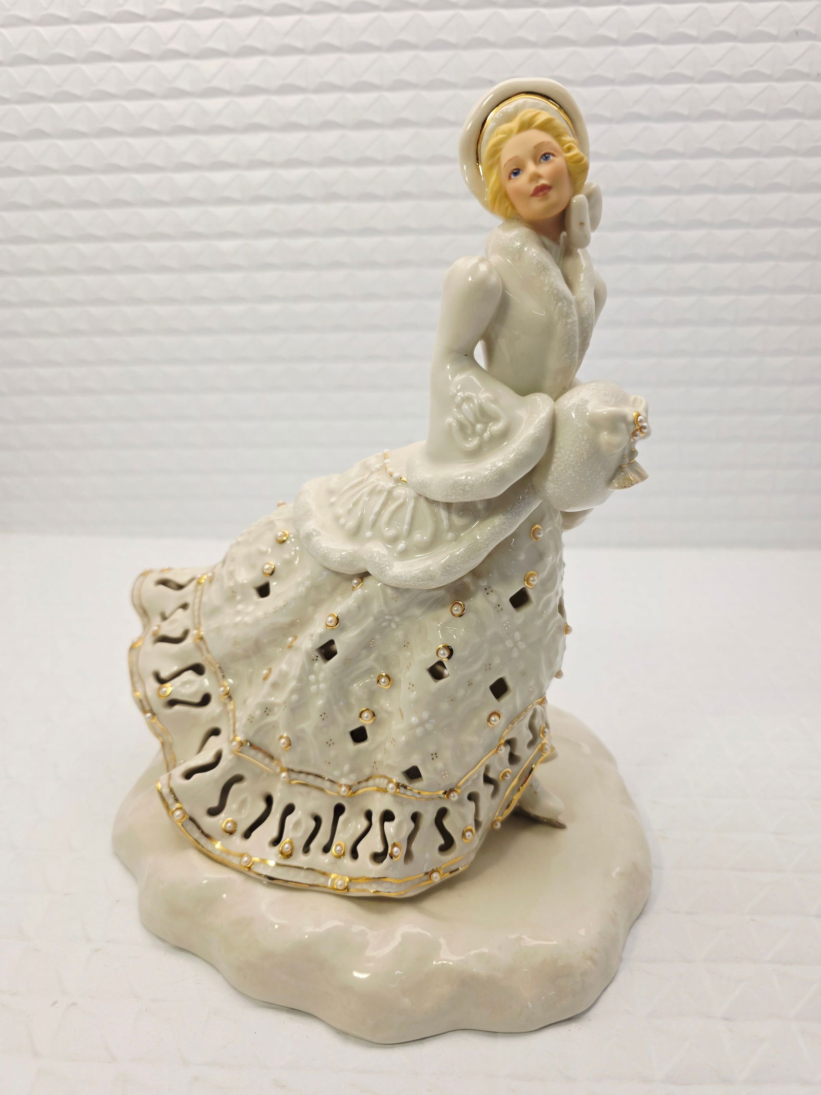 Lenox Florentine & Pearl Lighted Skater Figurine (1 of 7)