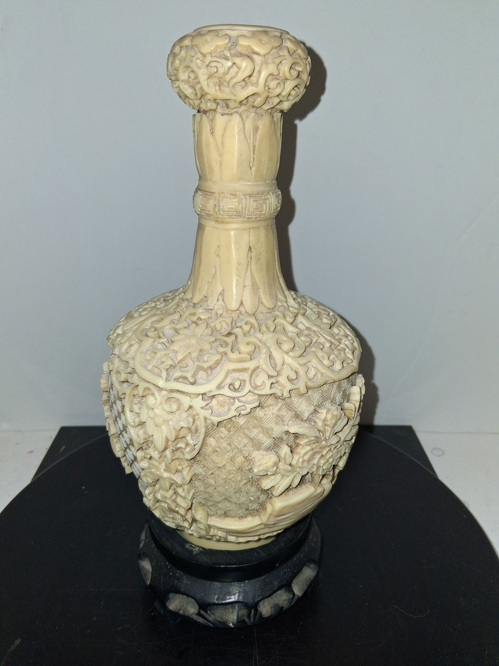 Unique Chinese Cinnabar vase 9 in tall signed: vintage unique carved Chinese Cinnabar vase large 9 in tall signed on the bottom in perfect condition see pictures for details While we strive to note any damage, repairs, or restorations, please note