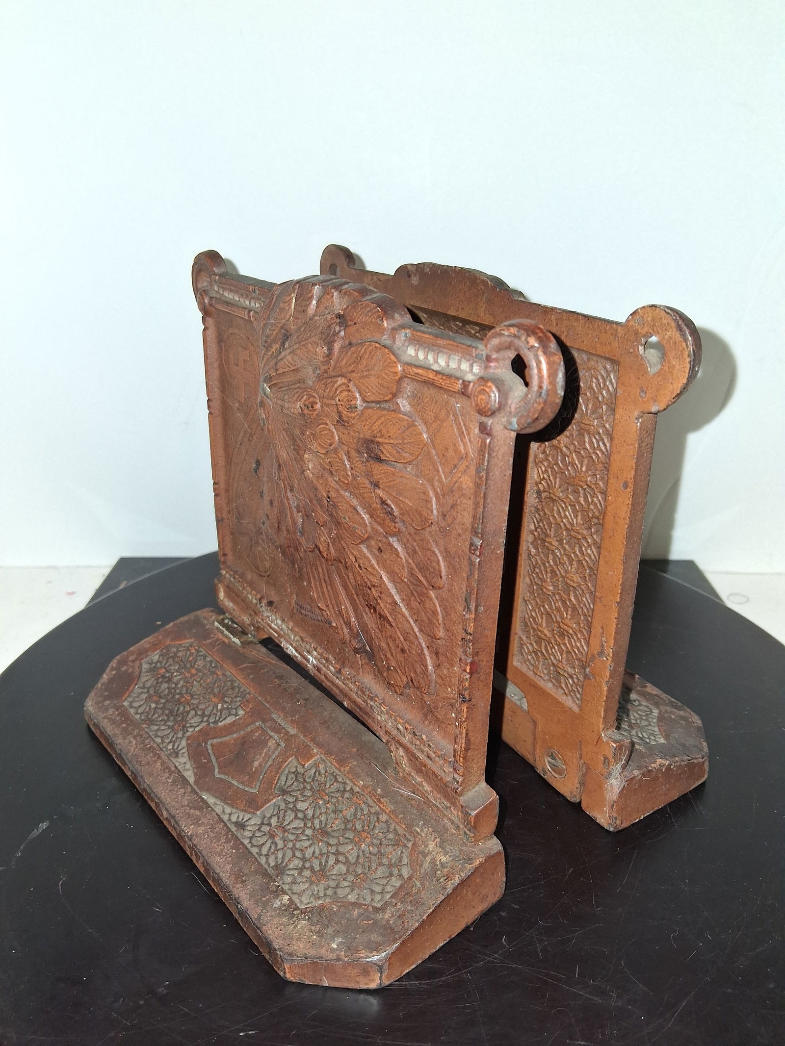 Cast iron Native American bookends Indian Head (1 of 9)