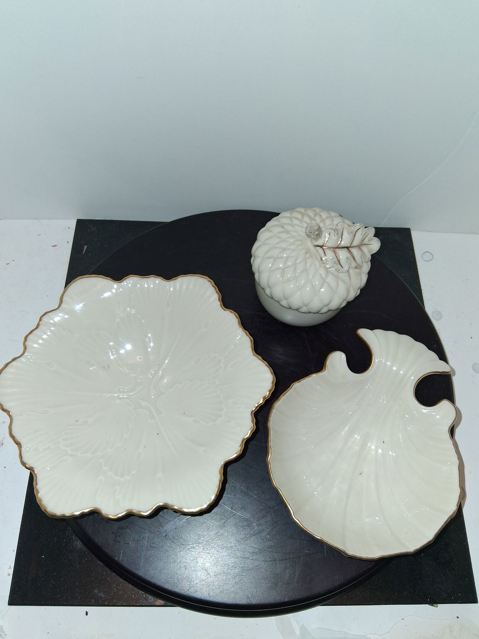 3- pieces of fine porcelain Lenox dishes: Vintage three pieces of fine porcelain Lennox dishes with gold rim one is a acorn Cricket dish also a compost nut dish and last piece is a leaf shaped nut dish all in excellent condition no cracks or