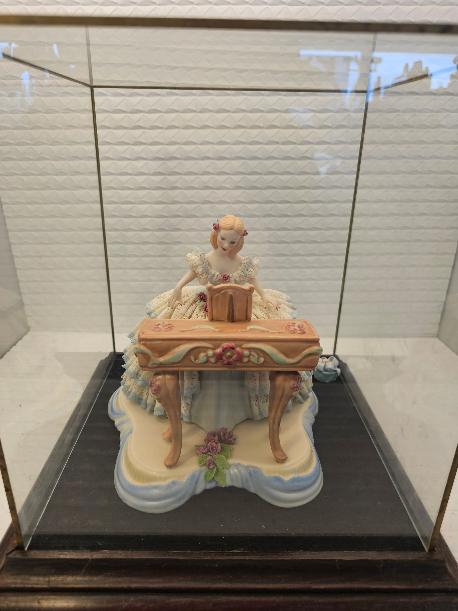 Dresden style vintage German porcelain lace figurine in a protective case: vintage German porcelain lace figurine, likely by makers such as Lee Wollard or Unterweissbach, depicting a lady playing the piano. Material: Porcelain with delicate Dresden-style lace.Design: A woman