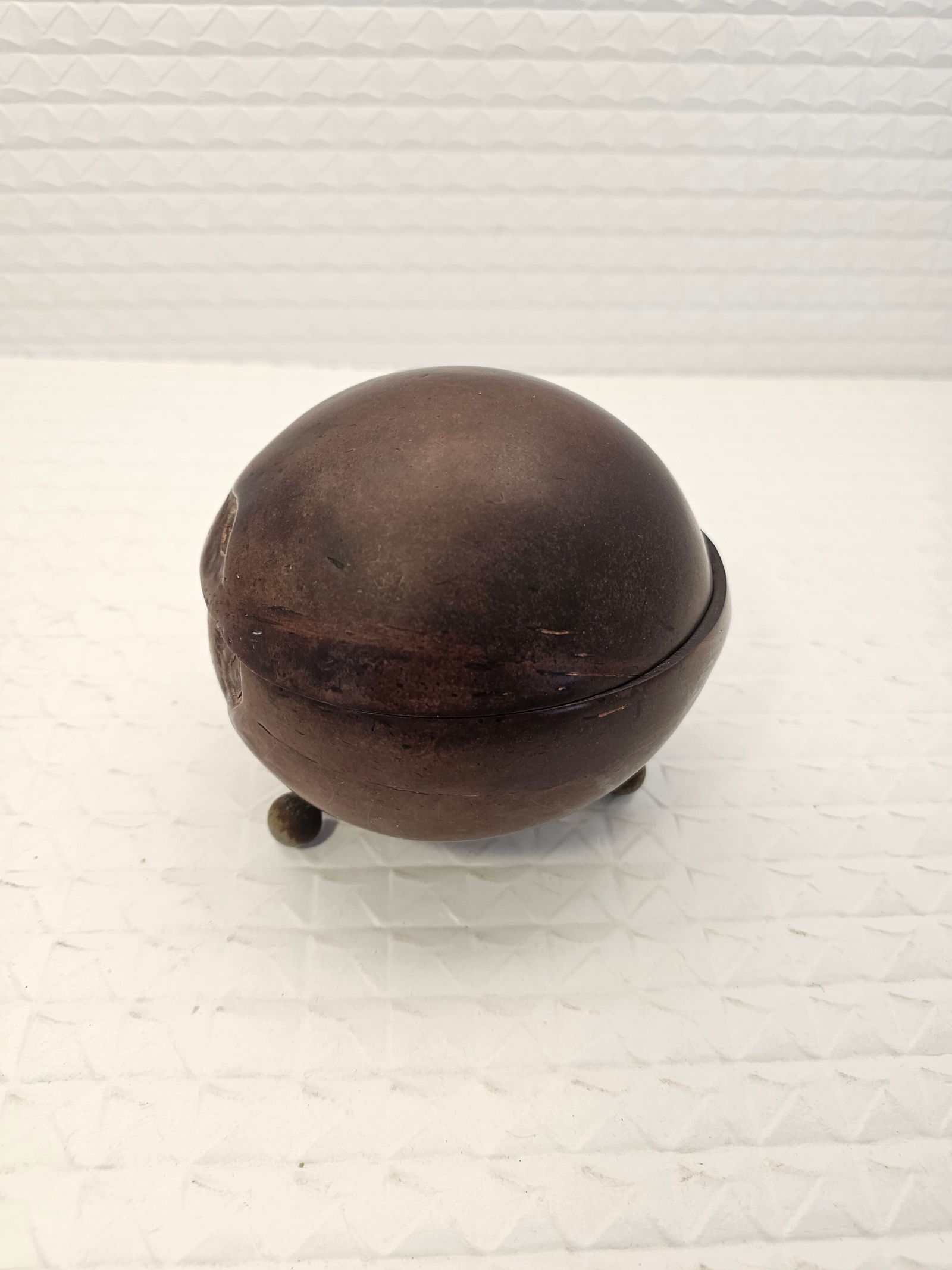 Antique "Bugbear" Coconut shell and brass trinket box: antique trinket box crafted from a coconut shell. Material: It features a polished coconut shell body with metal mounts and a tripod base. Use: Such objects were historically used as trinket boxes,