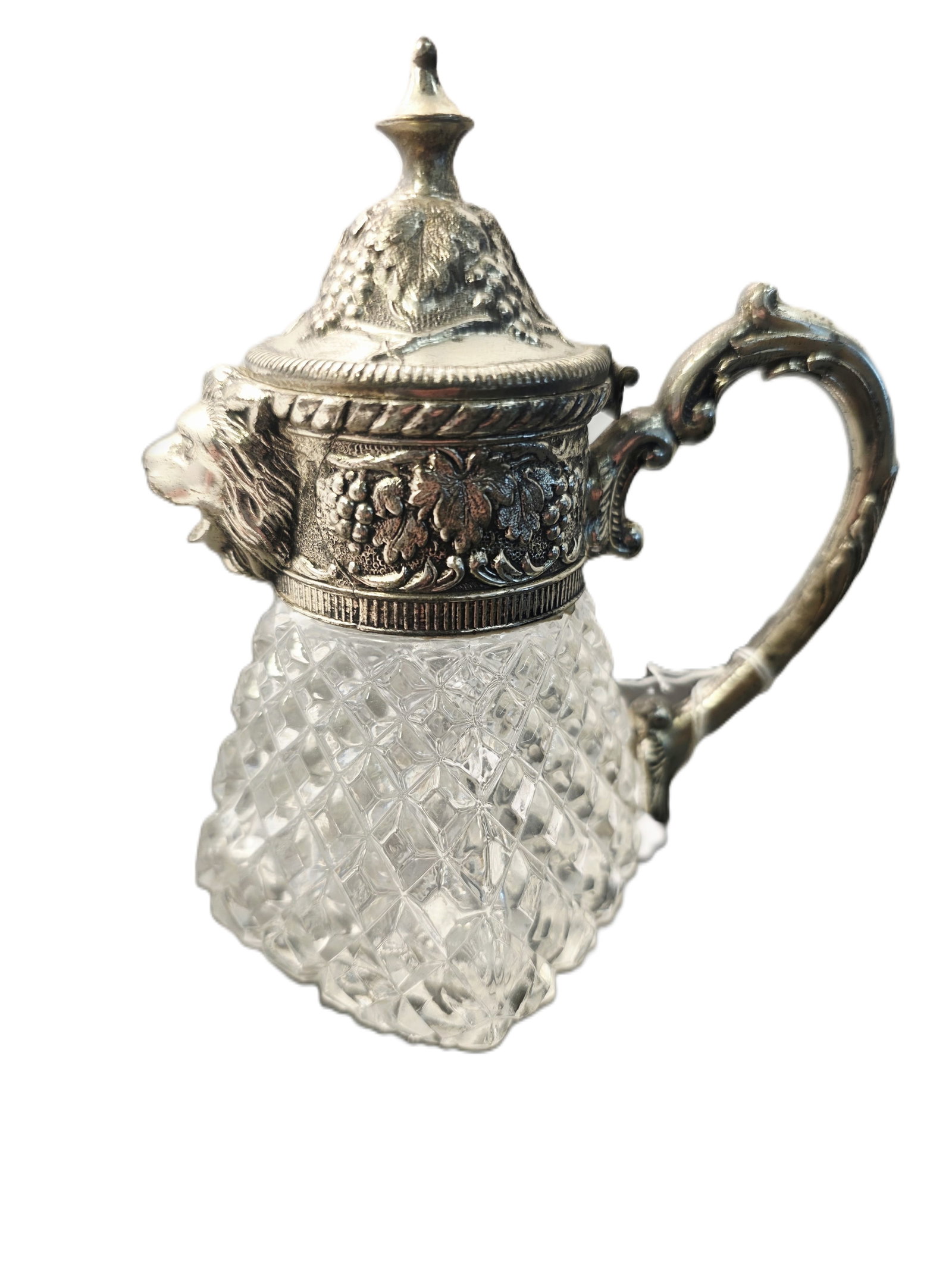 vintage Leonard Silver Mfg. Co. syrup pitcher: vintage Leonard Silver Mfg. Co. syrup pitcher featuring a diamond-cut crystal glass base and a silver-plated lid adorned with a lion's head spout