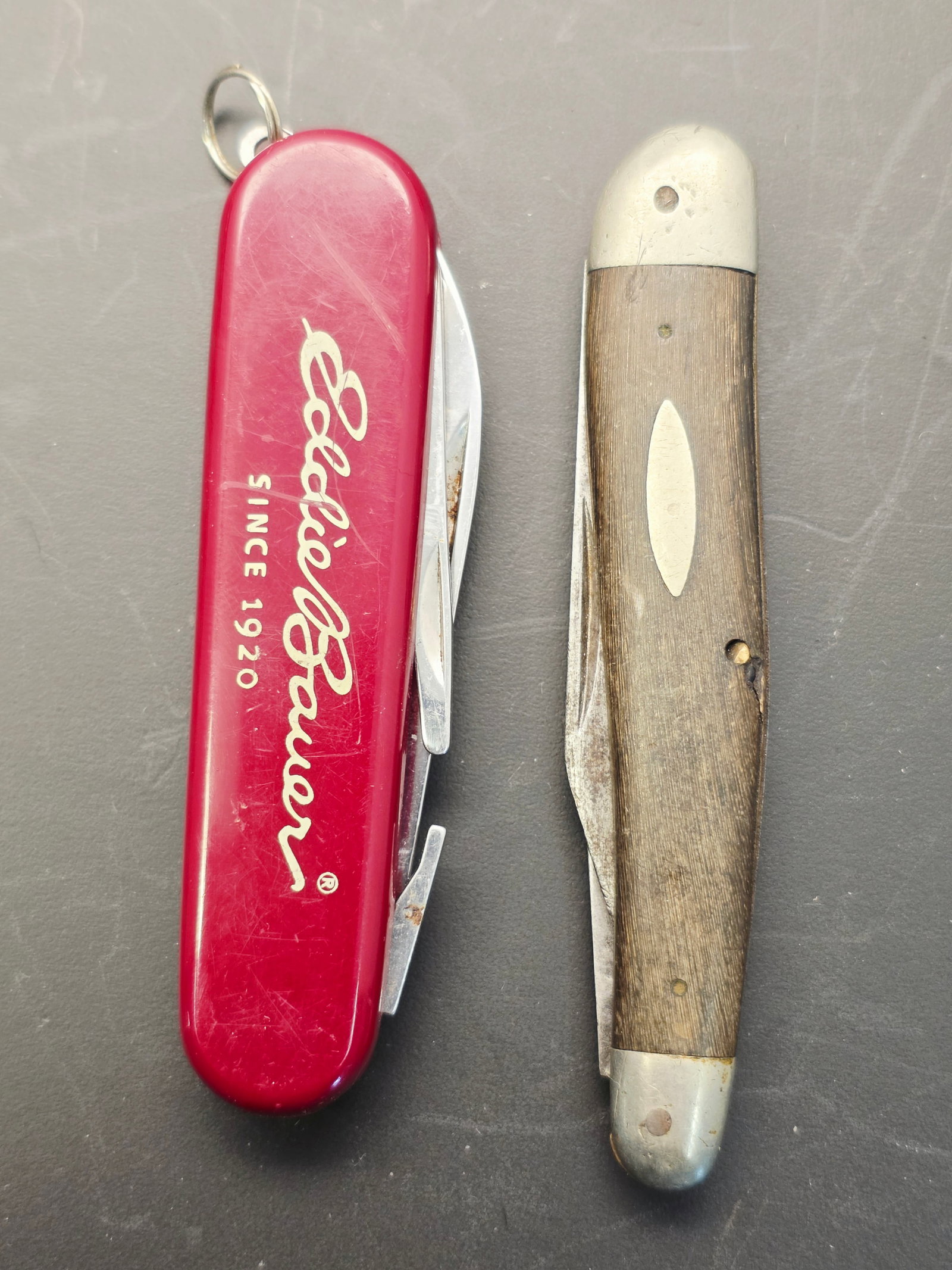 2 folding pocket knives, one is Eddie Bauer (1 of 5)