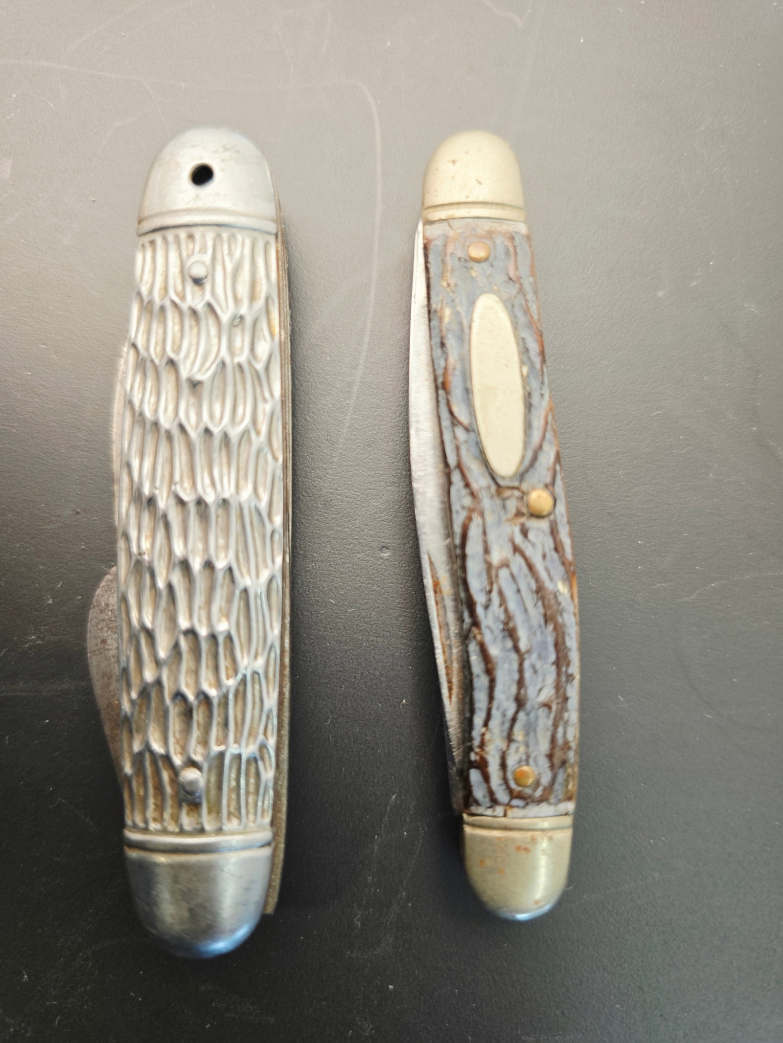 2 vintage pocket knives, Imperial brand: vintage pocket knives, one from the Imperial brand based on similar styles found online.The knife on the left features a silver-colored, textured handle, often referred to as "jigged" or