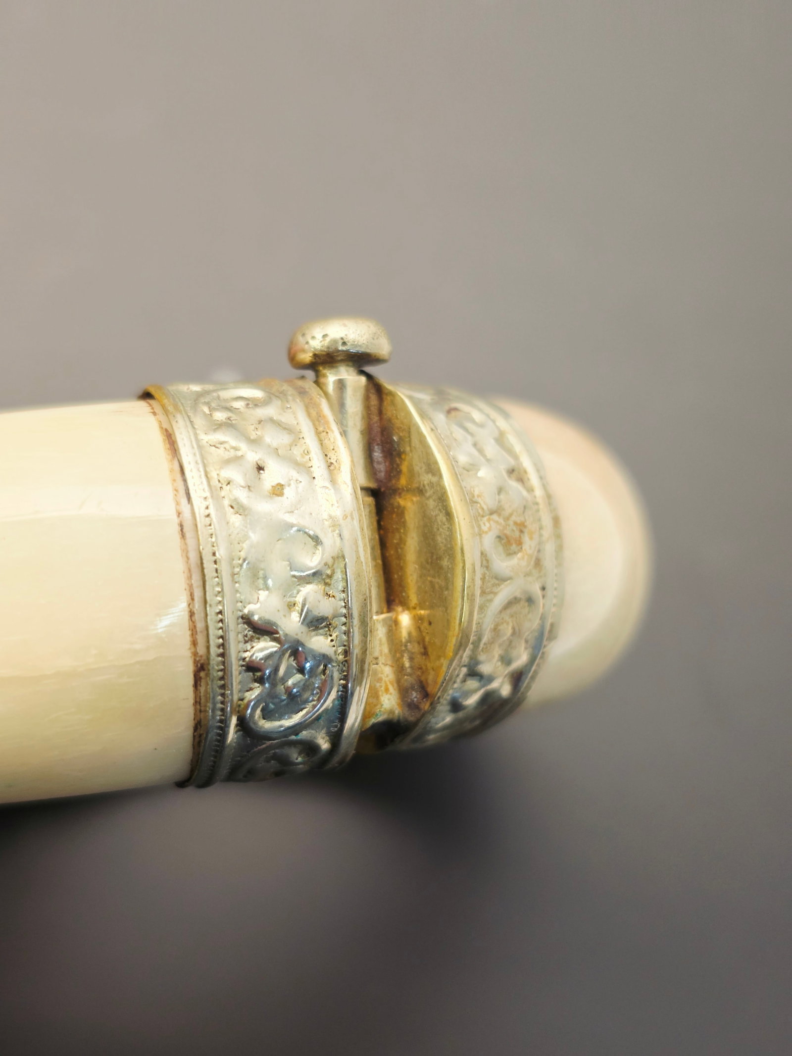 vintage bone pull pin hinged bangle bracelet - 4