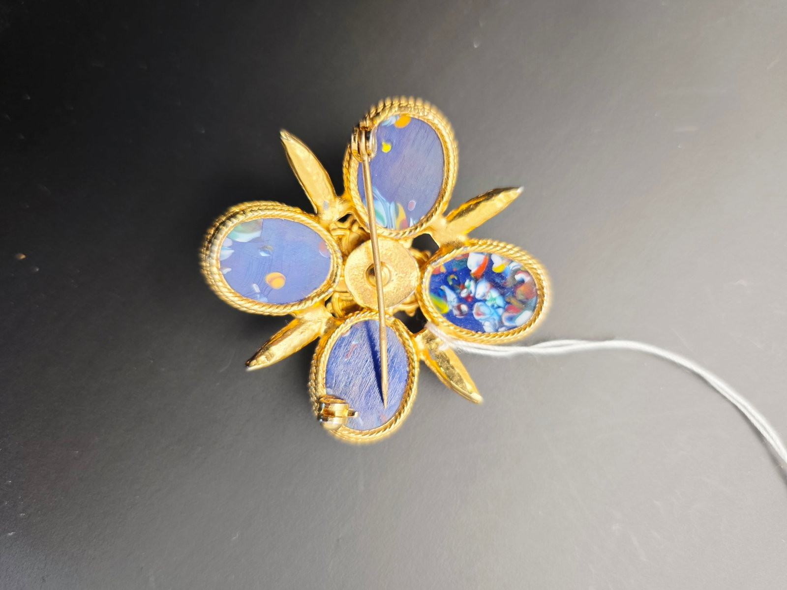 vintage Sarah Coventry gold tone Maltese cross brooch - 4