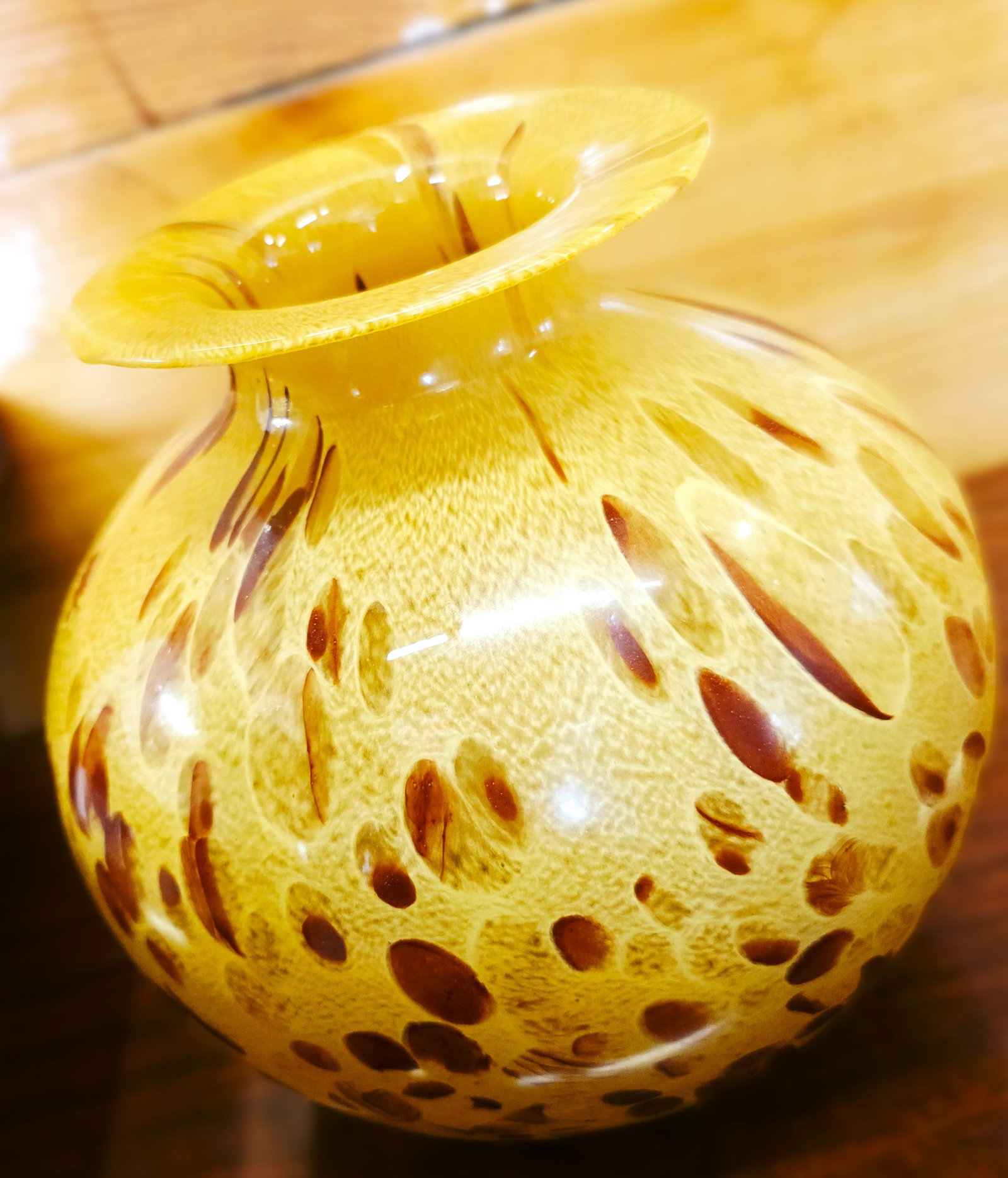 Maestri Vetrai yellow and brown speckled Italian art glass vase: Maestri Vetrai yellow and brown speckled Italian art glass vase in perfect condition, hand blown - unique.