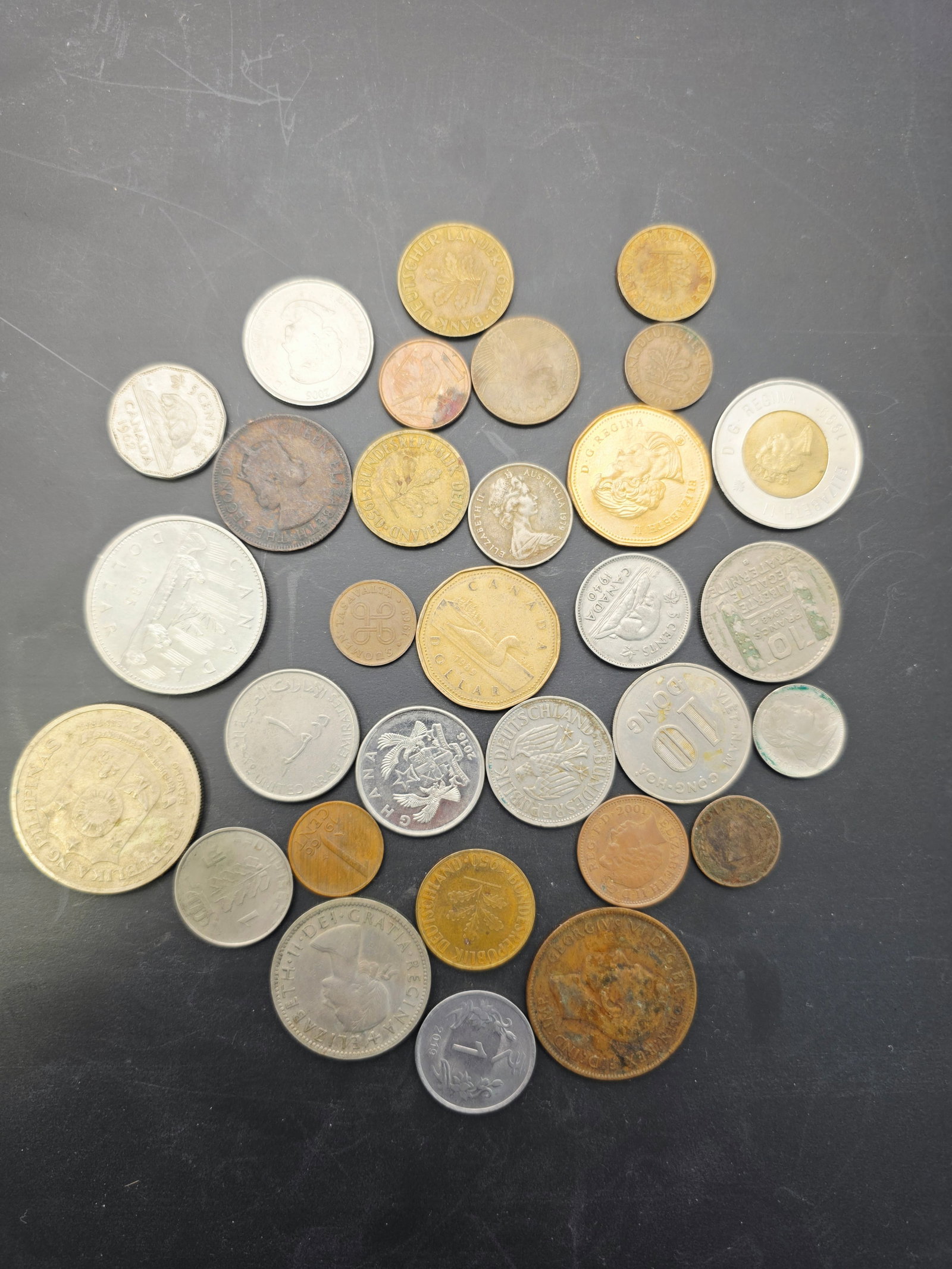mixed assortment of international coins: mixed assortment of international coins,from a collector's lot.Diverse Origins: The collection includes currency from various countries, such as Germany and Israel, spanning different